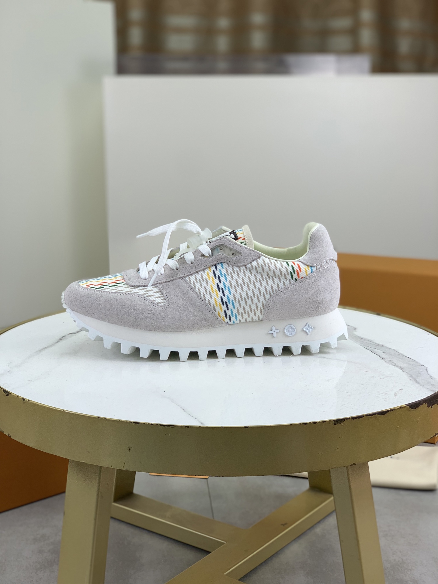 NO:280874,Top quality [LV] Louis Vuitton European counters synchronized original orders!  Luxury quality of the world's top brands // Global limited edition @. Casual and fashionable, high-end on the feet, giving you a low-key and luxurious comfort experience. The upper is made of pure Italian imported printed cowhide with original delicate matte cowhide 1:1 made of breathable imported water-dyed cowhide foot pads, comfortable and breathable, and is made of LV exclusive logo precious metal on the side!  Original 1:1 combination of large bottom; high-end, elegant, luxurious and noble!!  38-44 (45 46 customized), louis vuitton,louis vuitton,cowhide19860909顶级品质【LV】路易威登 欧洲专柜同步原单货！世界顶级品牌奢华品质//全球限量款@.休闲时尚 上脚高档次 给你低调奢华的舒适体验.鞋面采用纯意大利进口印花牛皮配原版细腻磨砂牛皮拼接1:1制作透气进口水染牛皮垫脚,舒适透气,侧边LV专属logo贵金属打造！原版1:1组合大底；高端大气上档次奢华尊贵! ！码数38-44（45 46定制）,,louis vuitton,louis vuitton,cowhide,Men's shoes