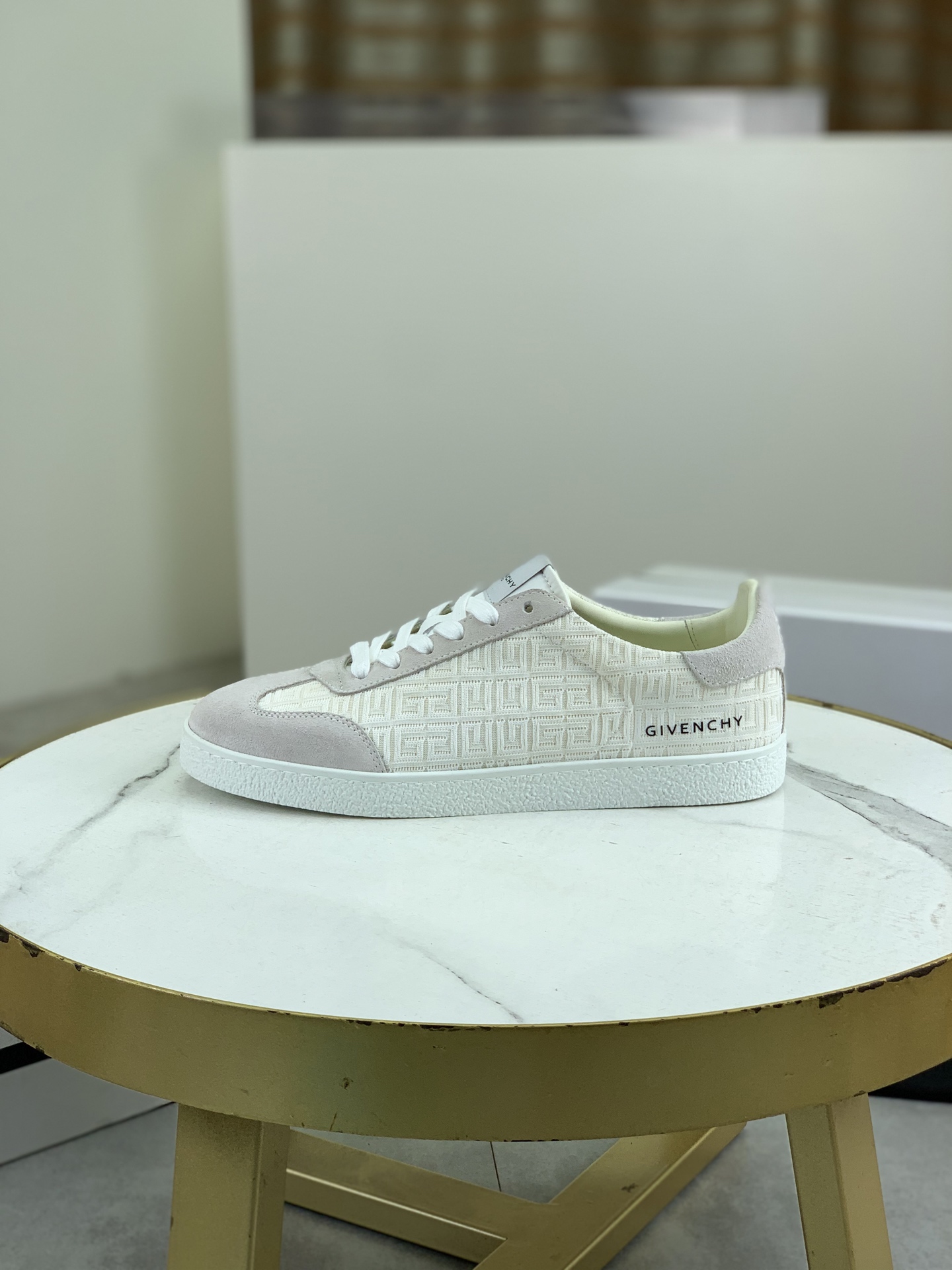 Givenchy Men's Low-Top Sneakers in Calfskin Leather - Fashionable and Comfortable 1 Givenchy Men's Low-Top Sneakers in Calfskin Leather - Fashionable and Comfortable