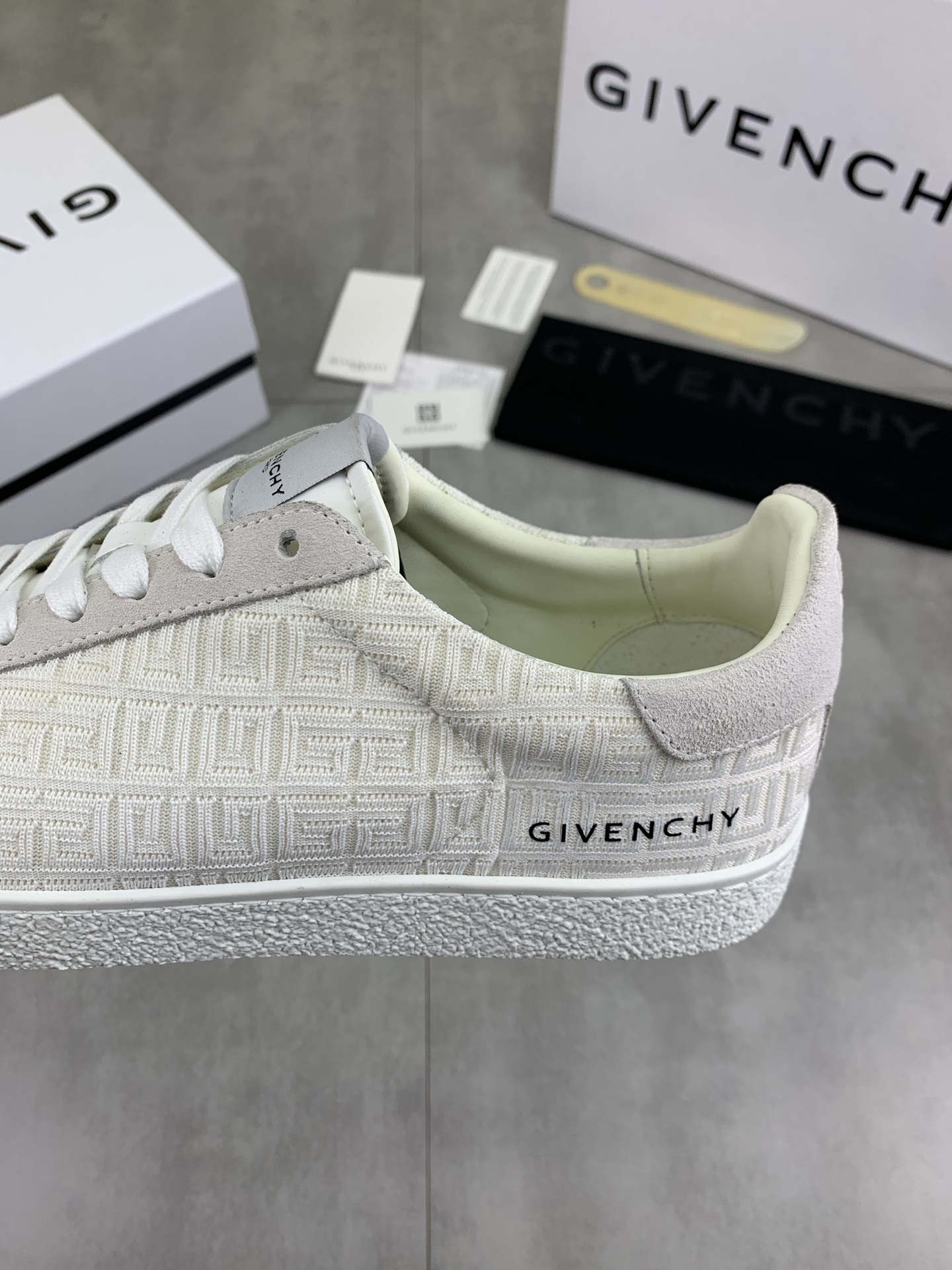 Givenchy Men's Low-Top Sneakers in Calfskin Leather - Fashionable and Comfortable 8 i1745768635718 4639 0 6