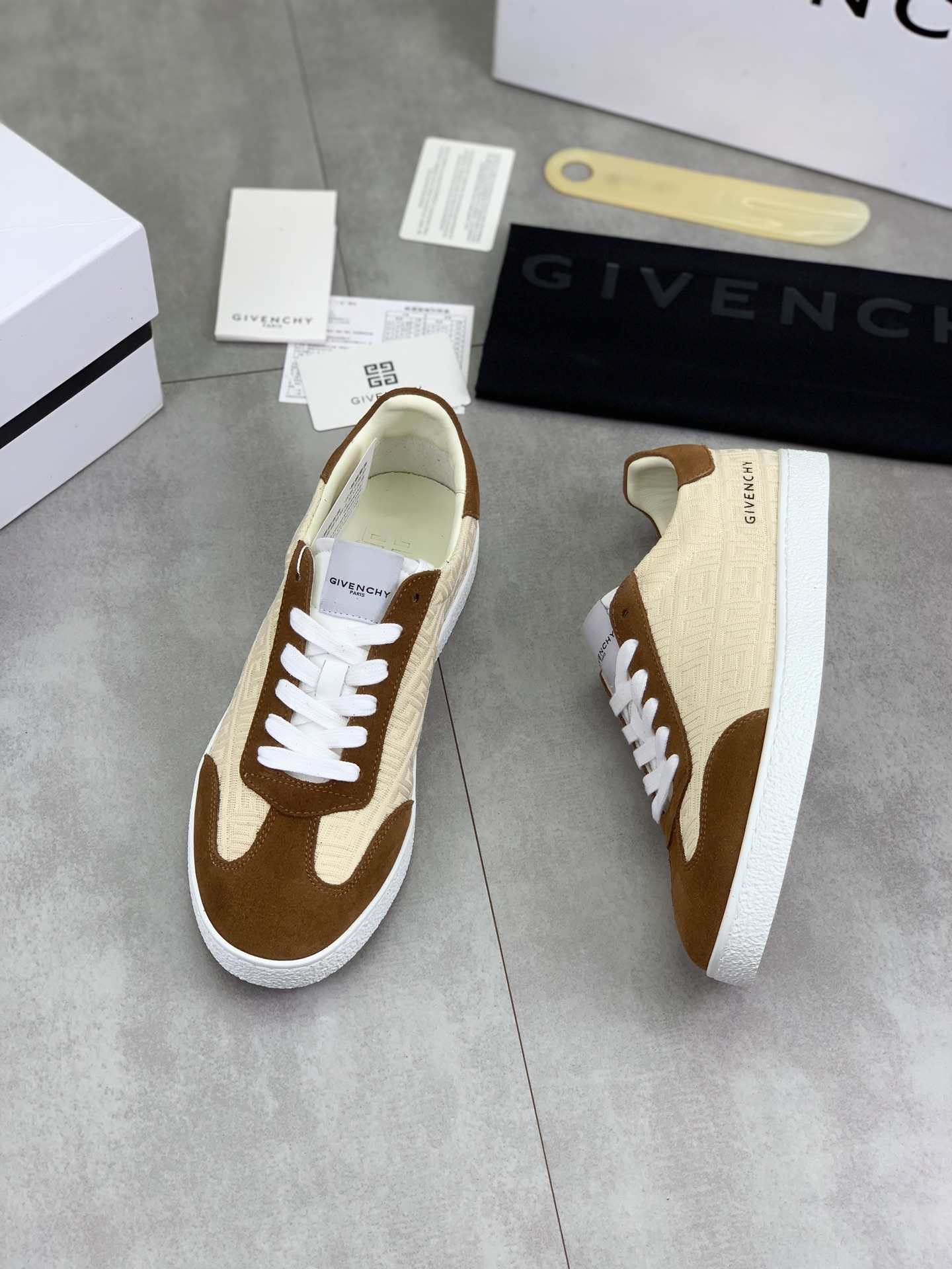 Givenchy Low-Top Lace-Up Sneakers in Calfskin Leather - Stylish & Comfortable 6 i1745768765596 2706 0 4