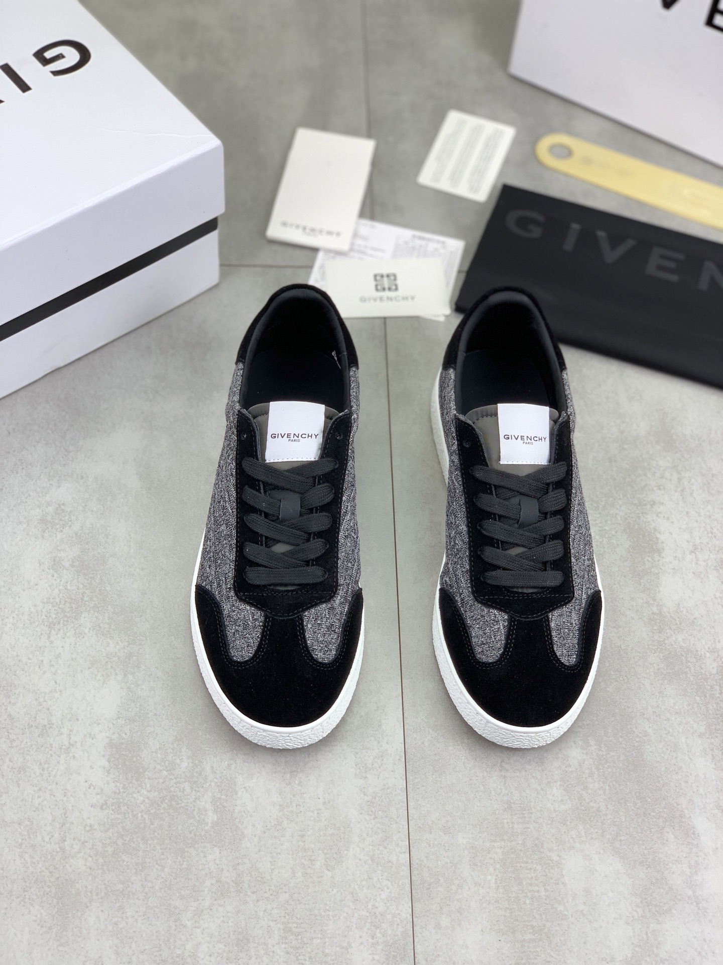 Givenchy Low Top Sneakers: Premium Leather, Comfortable Fit, Stylish Design 3 i1745768782391 343 0 1
