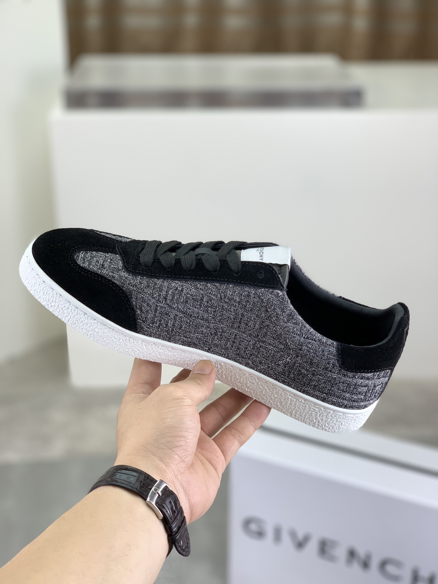 Givenchy Low Top Sneakers: Premium Leather, Comfortable Fit, Stylish Design 7 i1745768782480 9421 0 5