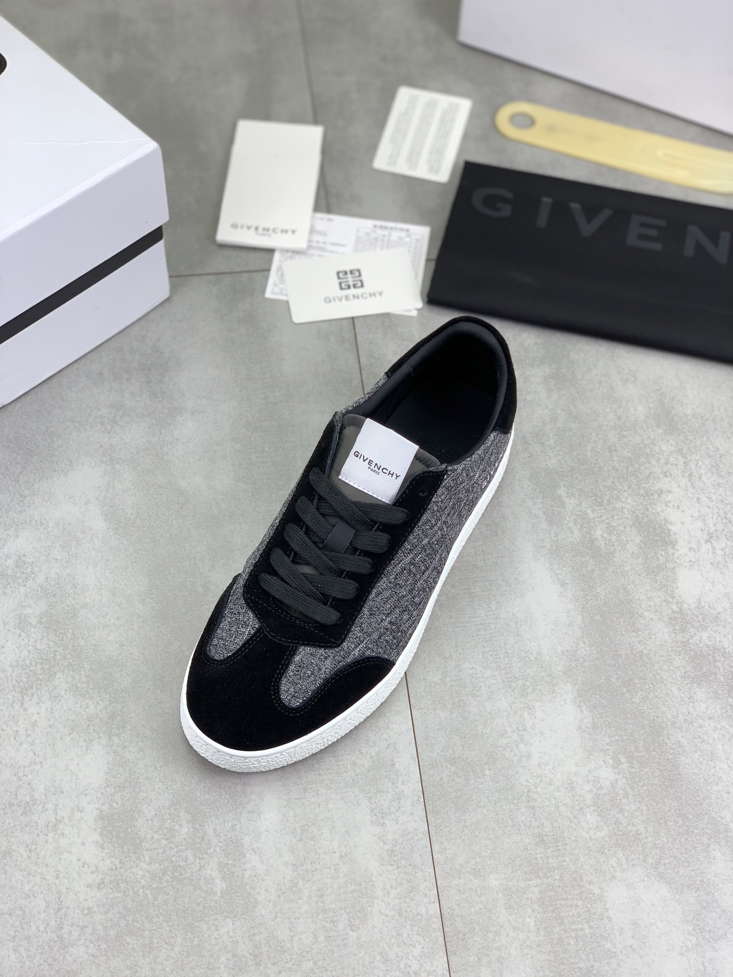 Givenchy Low Top Sneakers: Premium Leather, Comfortable Fit, Stylish Design 5 i1745768783928 902 0 3