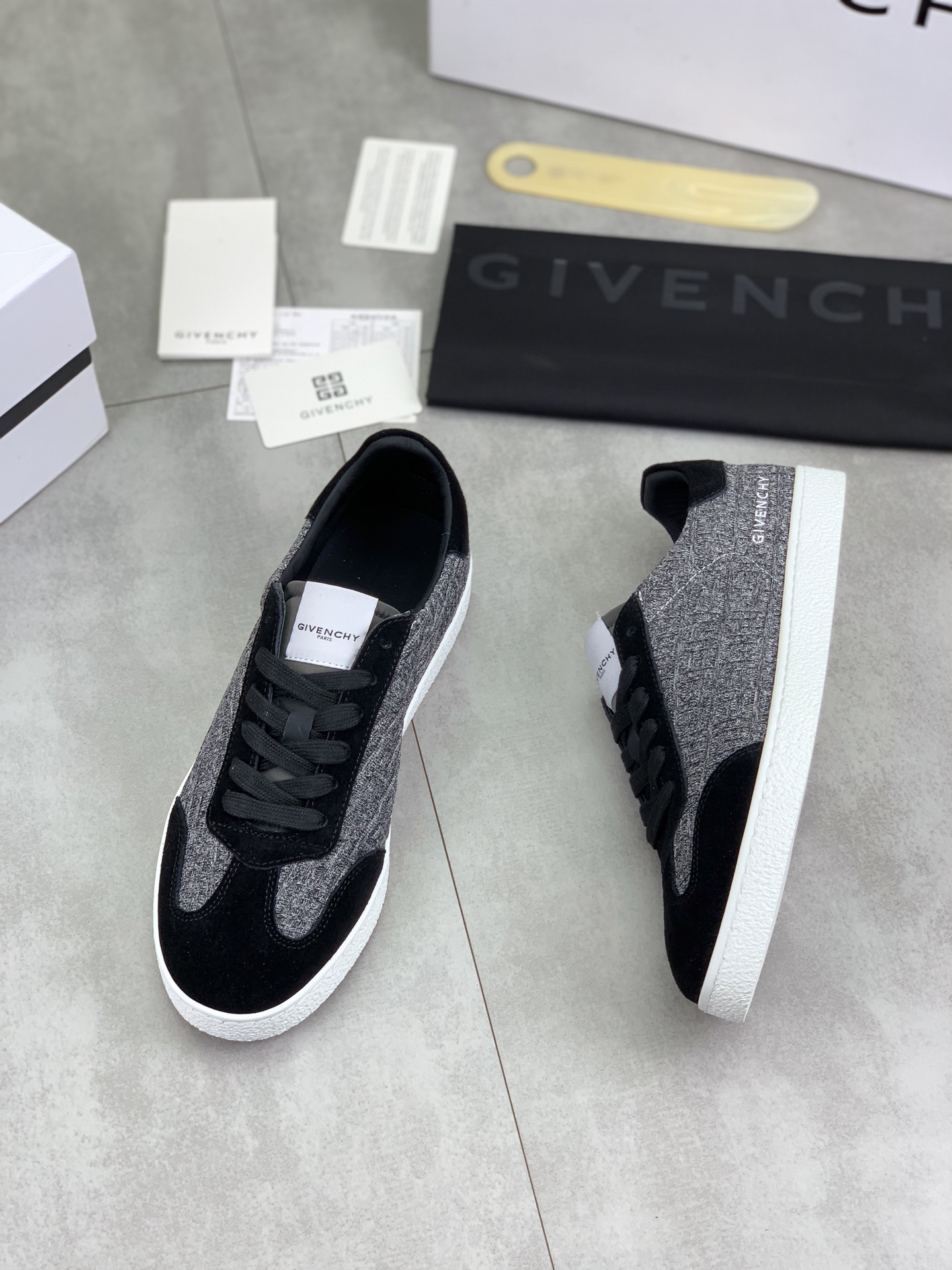 Givenchy Low Top Sneakers: Premium Leather, Comfortable Fit, Stylish Design 6 i1745768784036 225 0 4