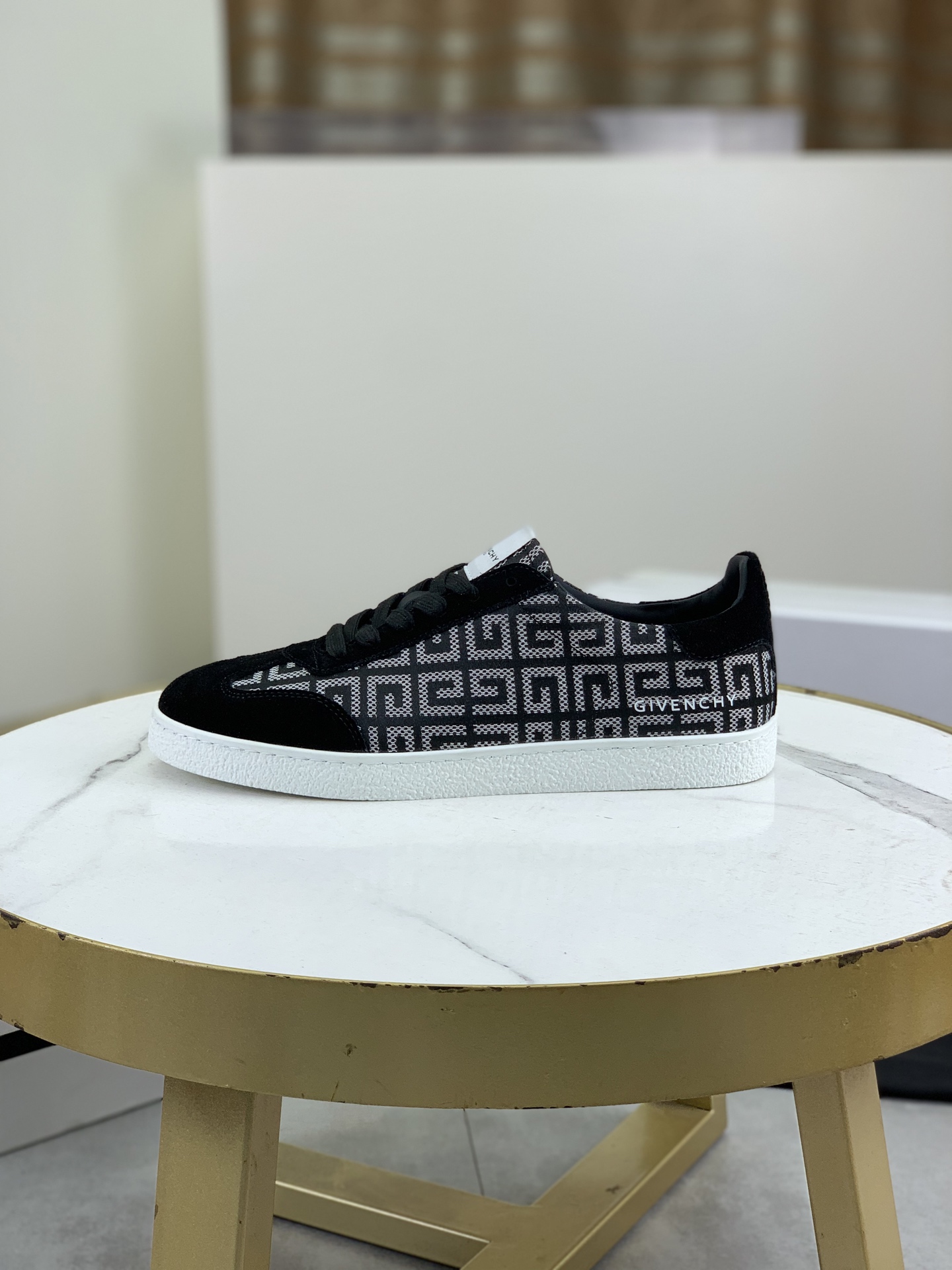 Givenchy Men's Low-Top Sneakers in Black Patterned Leather, Sizes 38-44 1 Givenchy Men's Low-Top Sneakers in Black Patterned Leather, Sizes 38-44