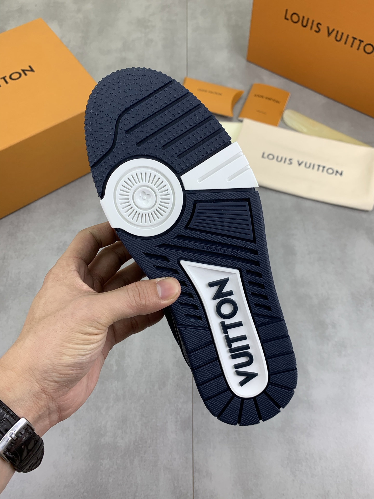 Louis Vuitton Classic High-Top Sneakers for Men and Women, Multiple Colors 9 i1746807562395 2143 0 7
