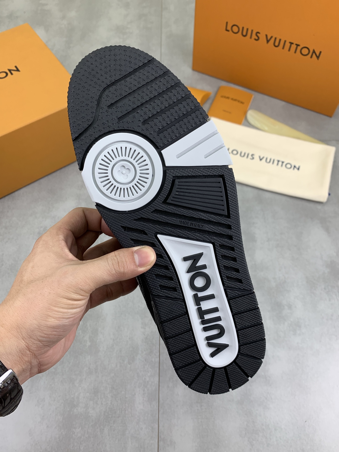 Louis Vuitton Classic High-Top Sneakers for Couples - Premium Quality 9 i1746807590817 1966 0 7