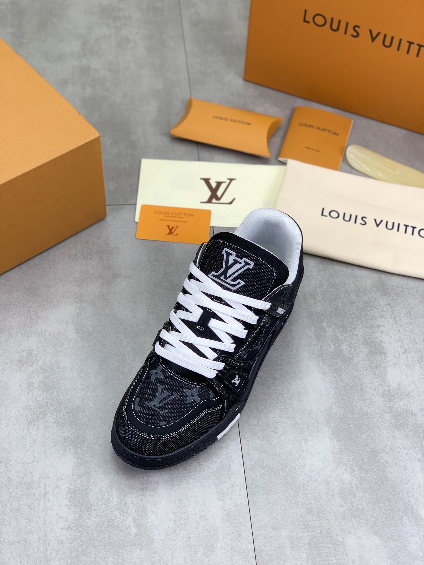 Louis Vuitton Classic High-Top Sneakers for Couples - Premium Quality 5 i1746807591885 6983 0 3