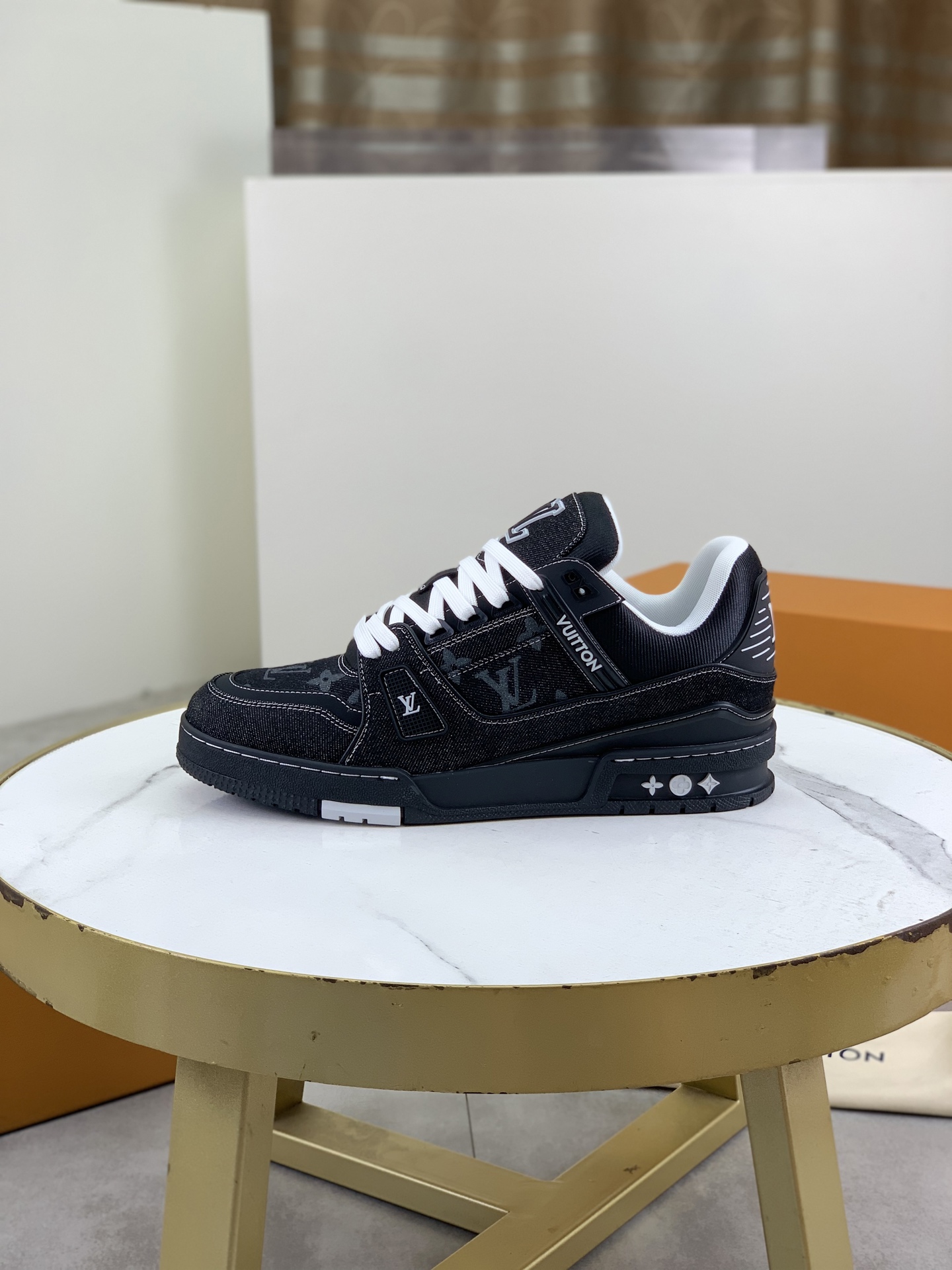 Louis Vuitton Classic High-Top Sneakers for Couples - Premium Quality 1 Louis Vuitton Classic High-Top Sneakers for Couples - Premium Quality
