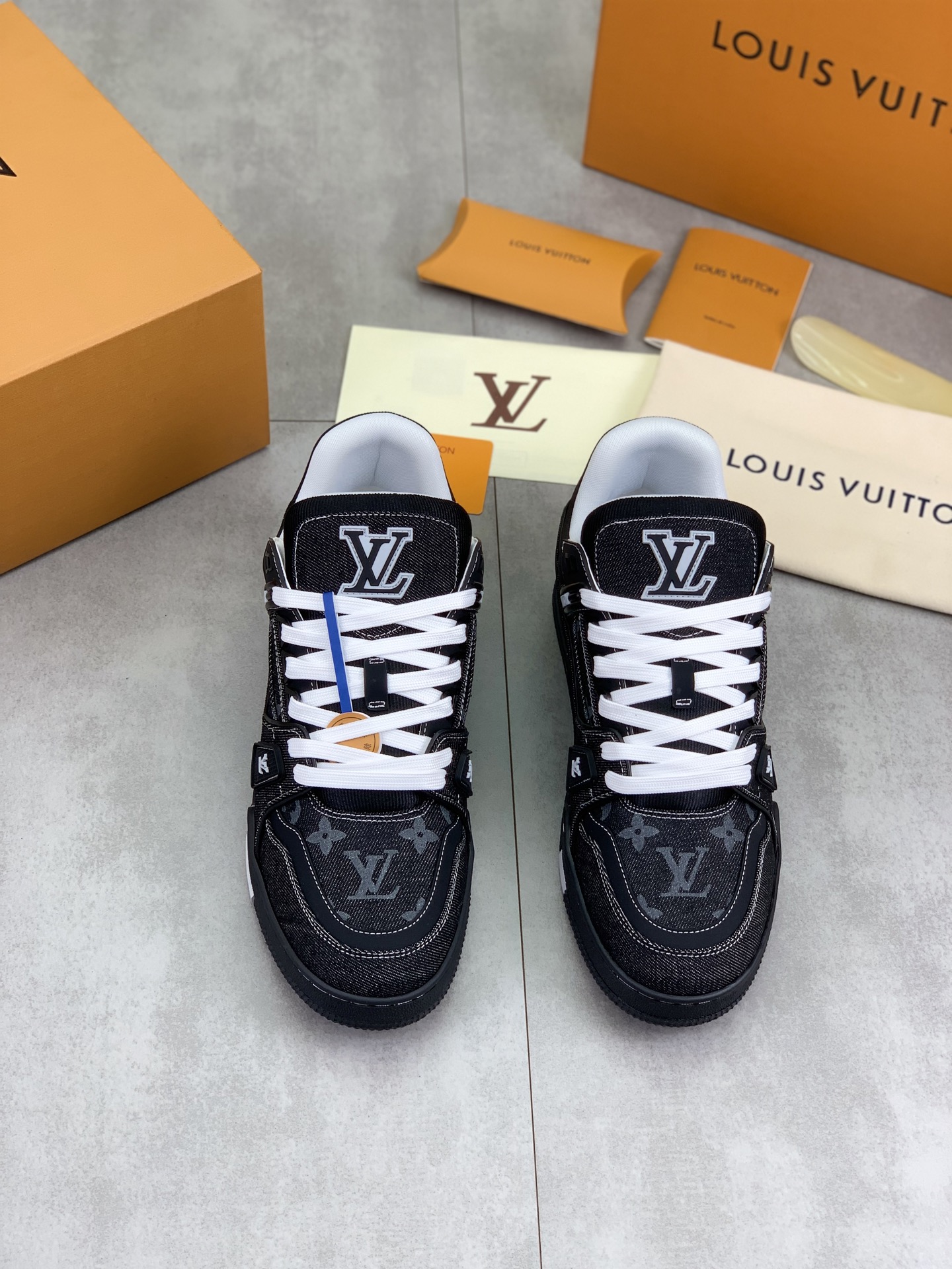 Louis Vuitton Classic High-Top Sneakers for Couples - Premium Quality 3 i1746807593338 6699 0 1
