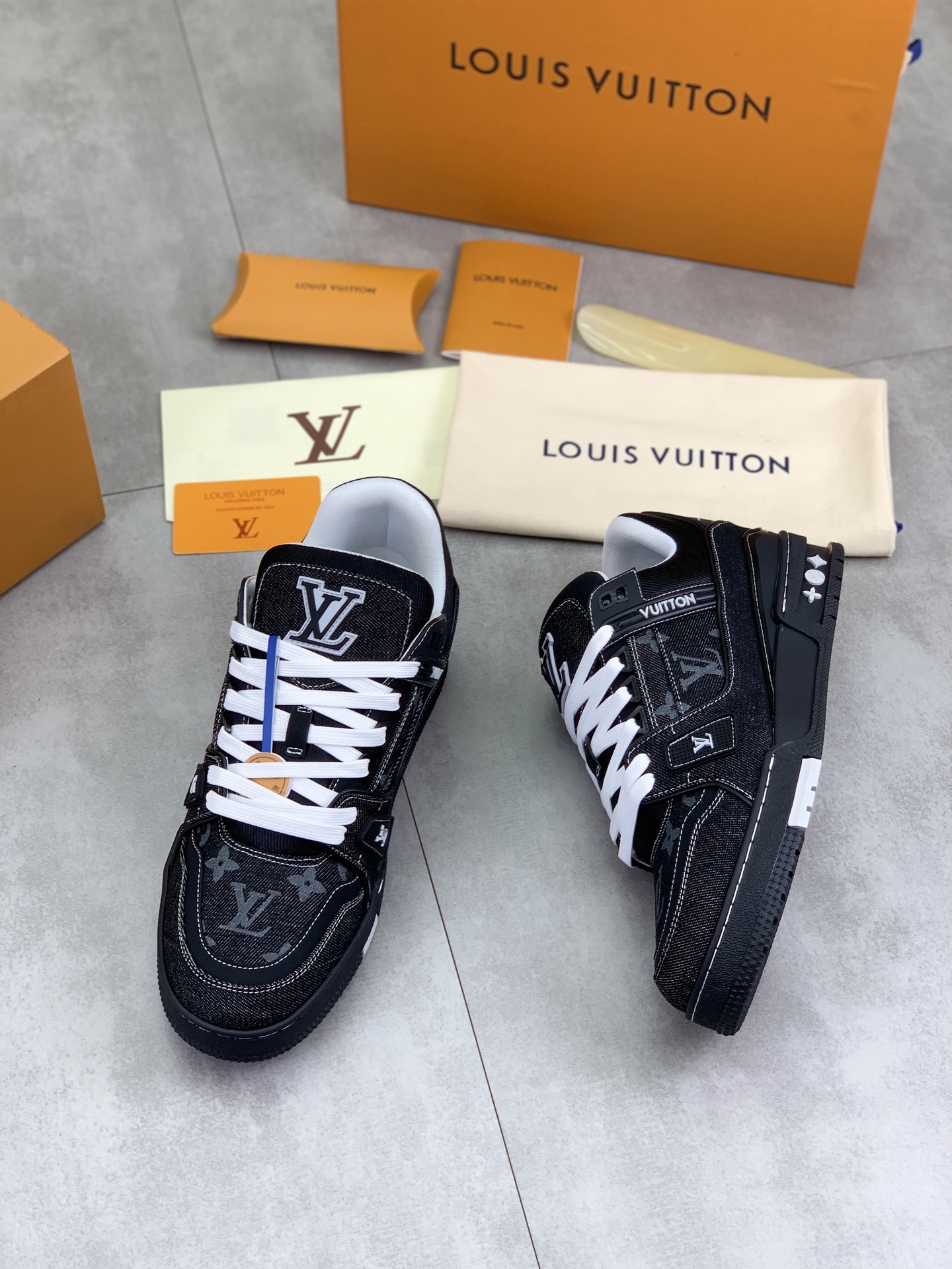 Louis Vuitton Classic High-Top Sneakers for Couples - Premium Quality 6 i1746807593418 389 0 4