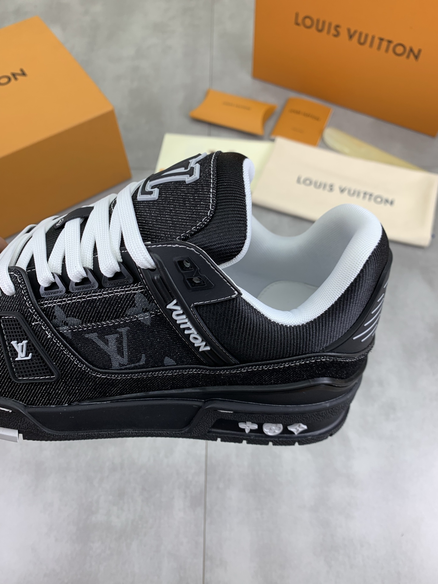 Louis Vuitton Classic High-Top Sneakers for Couples - Premium Quality 8 i1746807593454 8499 0 6