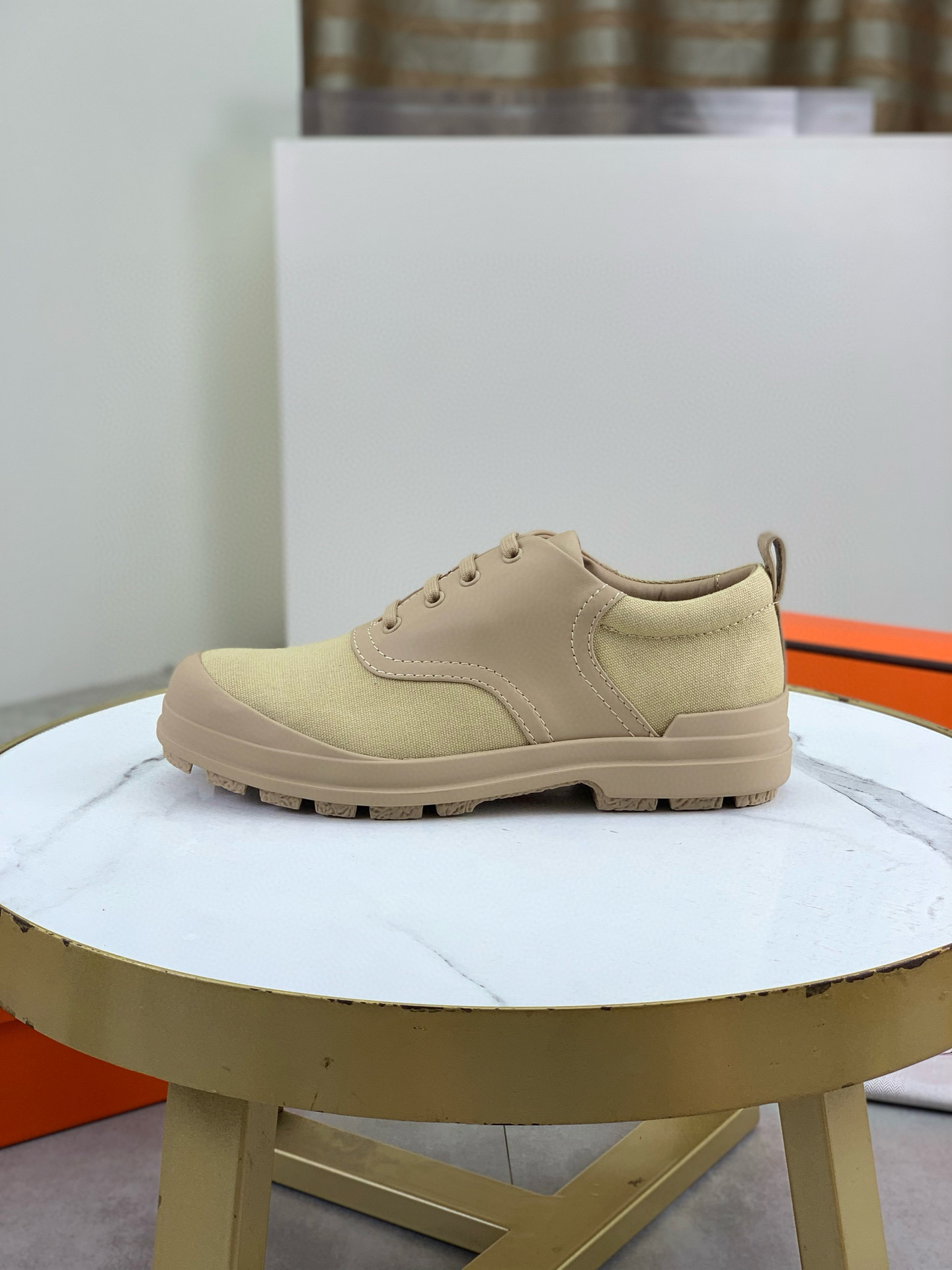 NO:347071,Brand Hermès (Hermès) grade official website The same style. Original single-quality material original soft calf leather with beef tendon cloth Water-dyed cowhide inner original Italian rubber outsole style category Men's fashion, formal casual leather shoes, lace-up men's shoes series, young fashion, European and American trends, British style, Size 39-44 (38.45 can be customized),, hermes, hermes, cowhide19860909品牌Hermès（爱马仕）等级官网同款 原单品质材料原版柔软小牛皮配牛筋布 水染牛皮内里 原版意大利橡胶大底款式类别男士时尚 正装休闲皮鞋 系带款男鞋系列 年轻时尚 欧美潮流 英伦风格 码数39-44（38.45可以定做）,,hermes,hermes,cowhide,Men's shoes