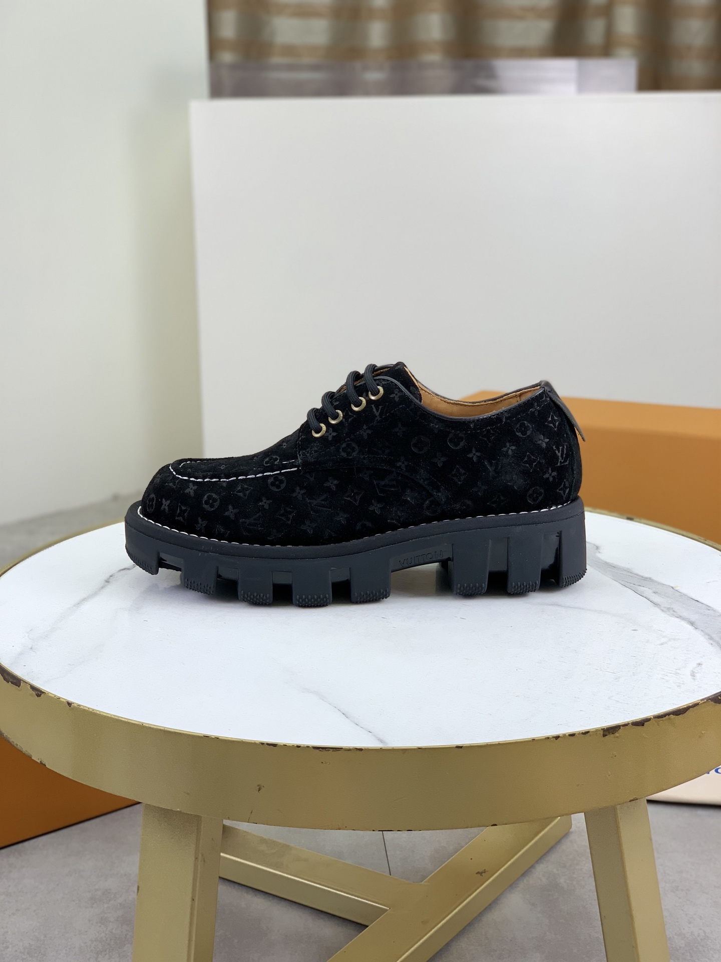 NO:347236,LOUIS VUITTON [Louis Dinwei] - LV men's business casual leather shoes, luxurious and noble all use imported original cowhide, just to create a more comfortable wearing experience, original high-end calfskin imported soft cowhide, original rubber outsole, color 3 colors available, size 39-44 (38.45 can be customized without return),, louis vuitton,louis vuitton,louis vuitton,cowhide19860909LOUIS VUITTON【路易登威】—LV男士商务休闲皮鞋,奢华尊贵全部采用进口原版牛皮,只为打造更为舒适的穿着体验,鞋面原版高端小牛皮进口柔软牛皮里,原版橡胶大底 颜色3色可选 码数39-44（38.45 可定做不退换）,,louis vuitton,louis vuitton,louis vuitton,cowhide,Men's shoes