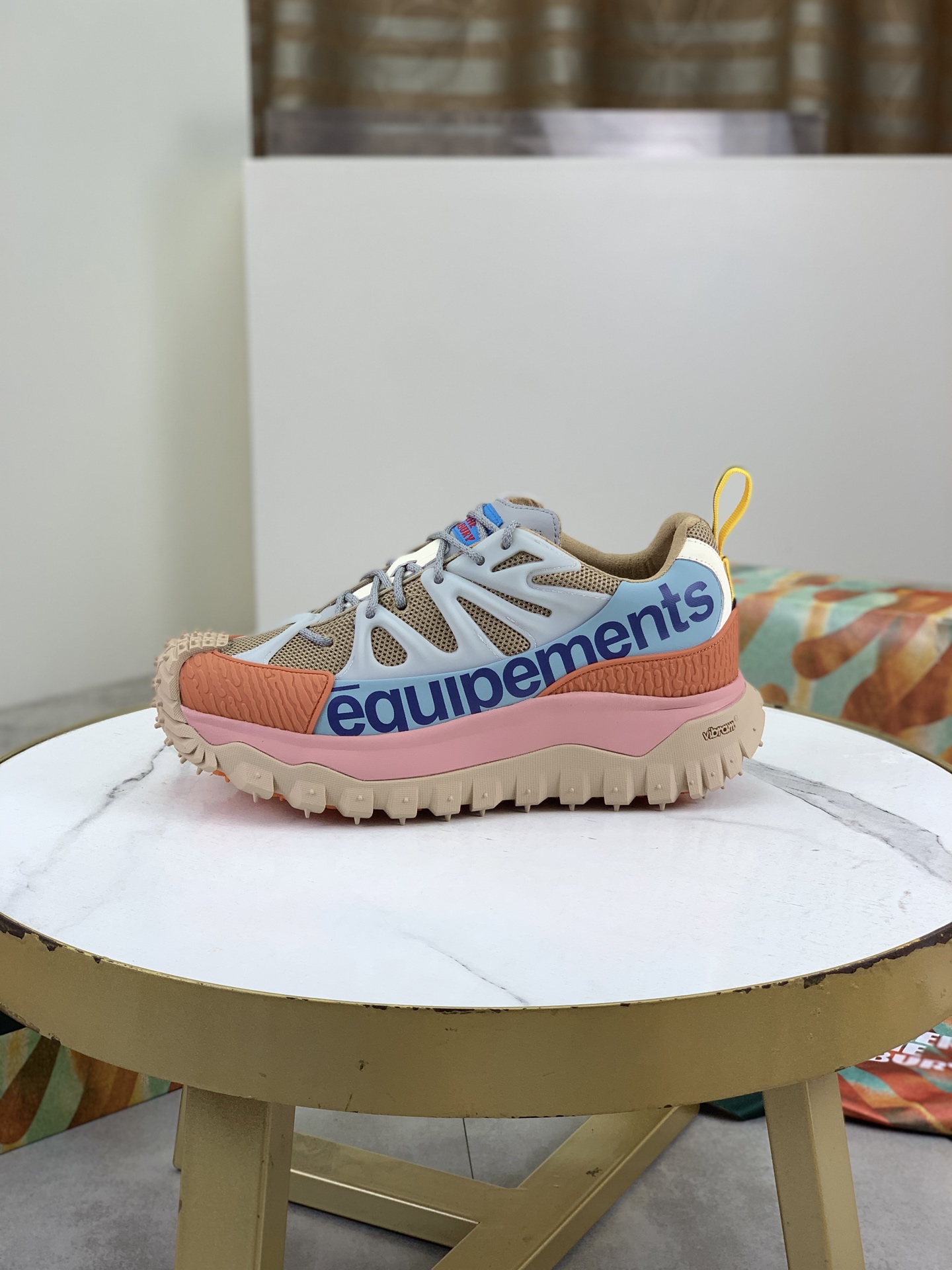 NO:344462,Moncler cover men's shoes and sneakers, imported cowhide surface, neoprene rubber, various materials are spliced ​​together, the sole is made of TPU + rubber + high elastic rubber foam combination, which has high elasticity and high wear resistance, and improves comfort. It is worth buying whether it is the upper or color design!  Size39-44 (38 45 custom made), Moncler, sneakers, cowhide19860909Moncler蒙口 男鞋运动鞋,进口牛皮面、氯丁橡胶 各种材质拼接打造,大底采用TPU+橡胶+高弹橡胶发泡组合成型,具有高弹性高耐磨性,提高舒适性,无论是鞋面还是颜色设计都值得入手！Size39-44（38 45定做）,,Moncler,sneakers,cowhide,Men's shoes