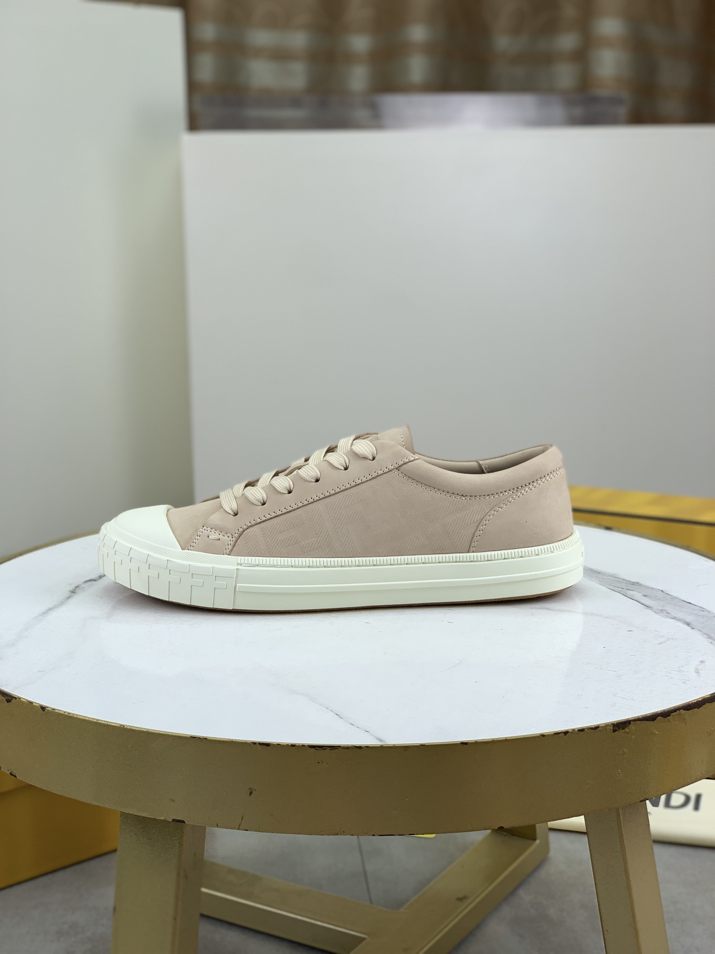 NO:349022,The top quality Fendi Original 1:1 Top version——Fendi Original imported cowhide casual sports casual shoes imported original towels developed in the season, original imported wear-resistant cowhide sole; after countless adjustments, the original version has been adjusted to achieve such a perfect effect, and the matching is more personalized. The must-have private number for trendy men. Men 39-44 (38 45 customized) 4 colors available, fendi, cowhide19860909实价顶级品质芬迪 原版 1:1顶级版本———芬迪 原板进口牛皮休闲运动休闲鞋进口原版毛巾里季开发,原版进口耐磨牛皮大底；经历无数次调整,才调整出原版一样如此完美的效果,搭配更显个性哦潮男必备私码数 男39-44（38 45定做） 4款颜色可选,,fendi,cowhide,Men's shoes