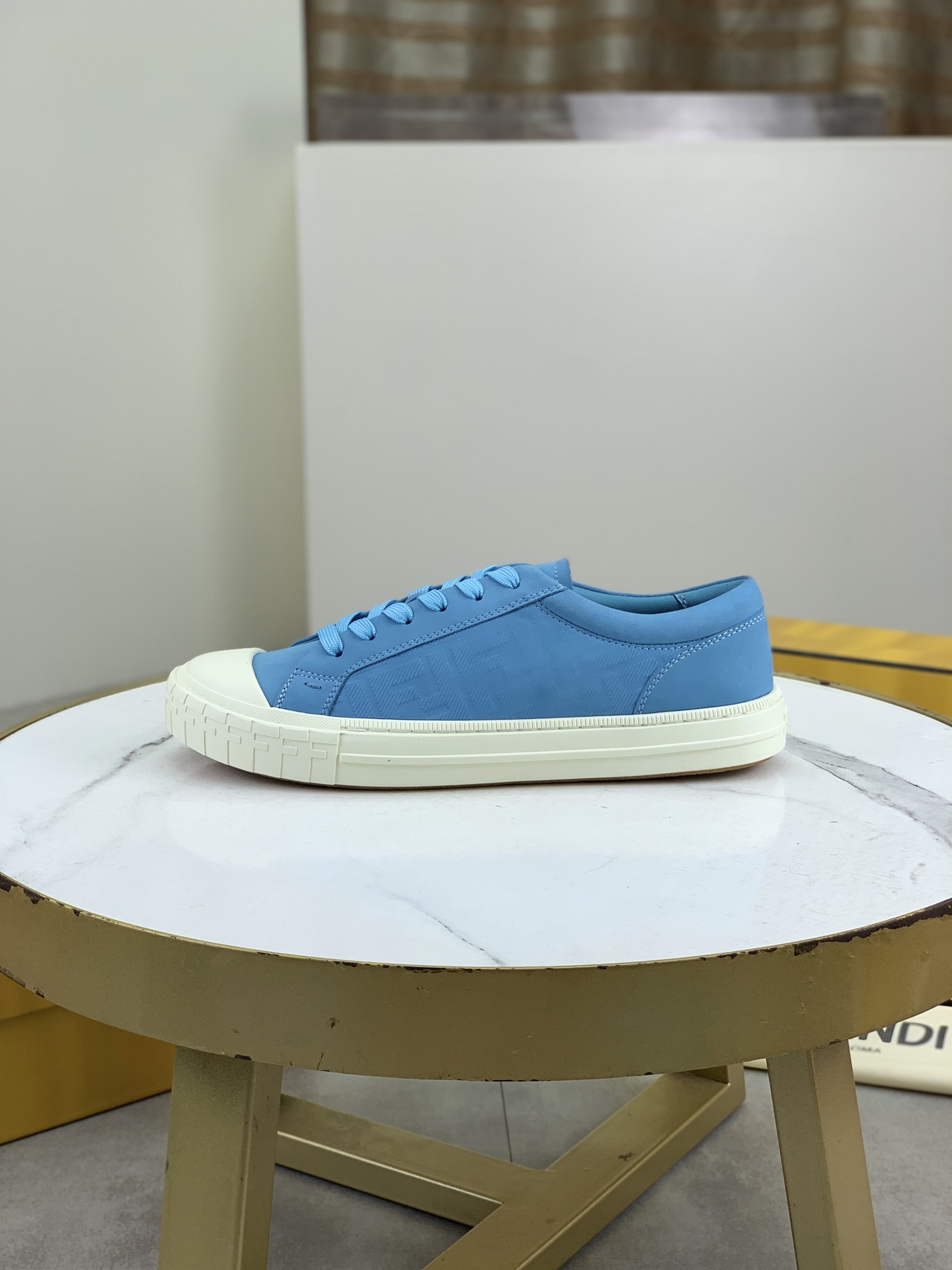 NO:350273,Top quality Fendi Original 1:1 Top version——Fendi Original imported cowhide casual sports casual shoes imported original towels developed in season, original imported wear-resistant cowhide sole; after countless adjustments, the original version has been adjusted to create such a perfect effect, and the matching is more personalized. The must-have private number for trendy men. Men 39-44 (38 45 customized) 4 colors available, fendi, cowhide19860909顶级品质芬迪 原版 1:1顶级版本———芬迪 原板进口牛皮休闲运动休闲鞋进口原版毛巾里季开发,原版进口耐磨牛皮大底；经历无数次调整,才调整出原版一样如此完美的效果,搭配更显个性哦潮男必备私码数 男39-44（38 45定做） 4款颜色可选,,fendi,cowhide,Men's shoes