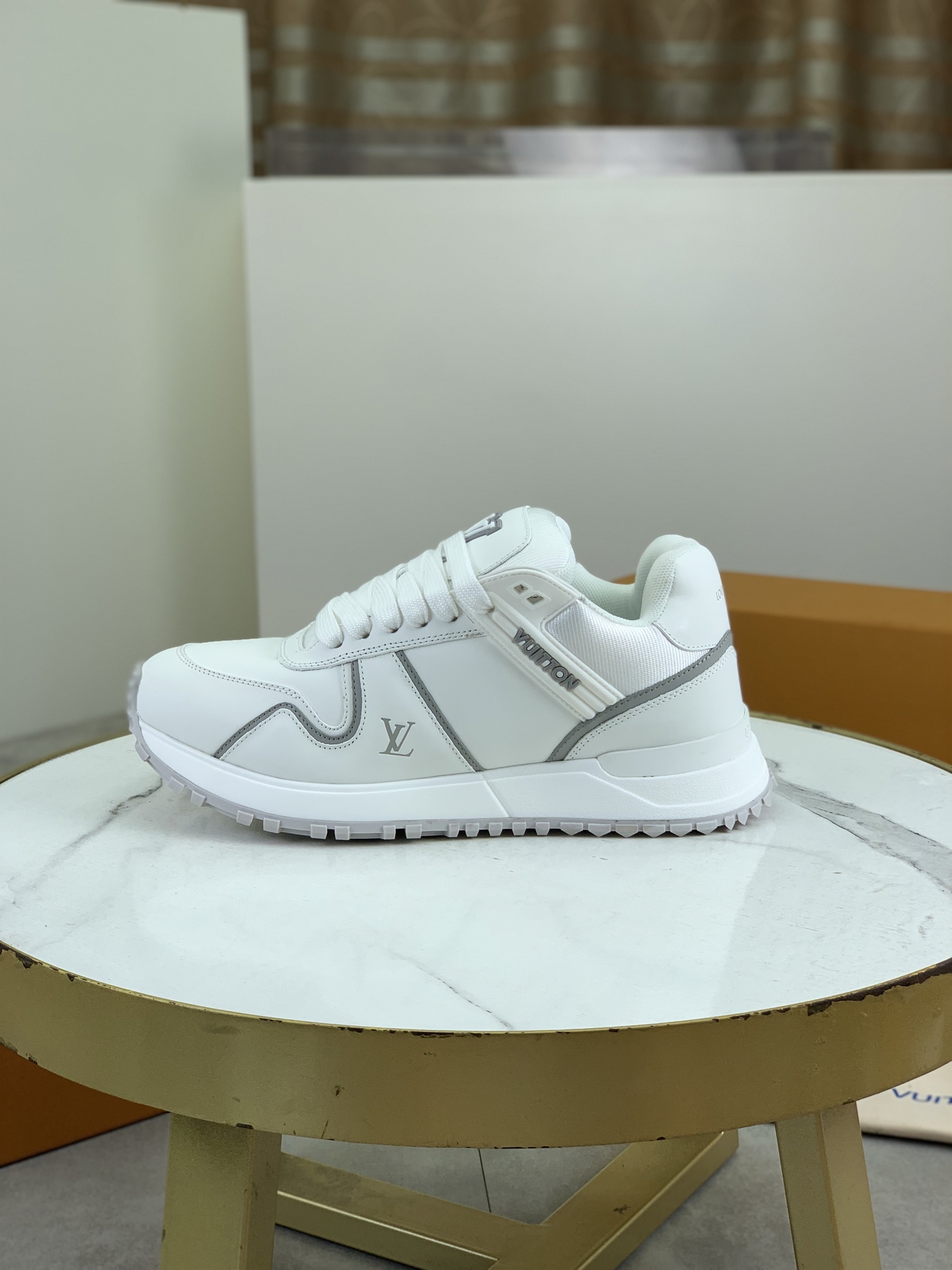 NO:353192,Top version [LOUIS VUITON) Couple model, counter series (original list) new LV Louis Vuit – Top version LV classic high-top trendy shoes!  Use imported original calfskin with water-dyed cowhide inner lining. Original wear-resistant, lightweight and high-end TPU large sole!  High-quality quality!  A variety of colors are available, code count 39-44 (45 customized), louis vuitton, louis vuitton, louis vuitton, cowhide19860909顶级版本【LOUIS VUITON）情侣款 专柜系列（原单）新款LV路易威 ——顶级版本 LV经典高帮潮鞋！选用进口原版小牛皮 水染牛皮内里.原版耐磨轻便高端TPU大底！高品质精品！多款颜色可选,码数39-44（45定做）,,louis vuitton,louis vuitton,louis vuitton,cowhide,Men's shoes