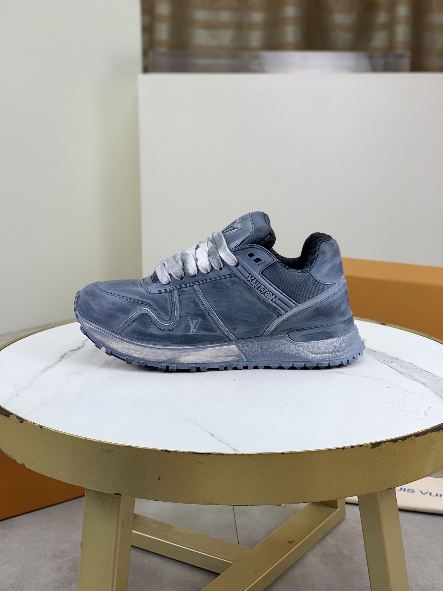 NO:353209,Top version (graffiti style) [LOUIS VUITON) Couple model, counter series (original order) new LV Louis Vuit – Top version LV classic high-top trendy shoes!  Use imported original calfskin with water-dyed cowhide inner lining. Original wear-resistant, lightweight and high-end TPU large sole!  High-quality quality!  A variety of colors are available, code count 39-44 (45 customized), louis vuitton, louis vuitton, louis vuitton, cowhide19860909顶级版本（涂鸦款）【LOUIS VUITON）情侣款 专柜系列（原单）新款LV路易威 ——顶级版本 LV经典高帮潮鞋！选用进口原版小牛皮 水染牛皮内里.原版耐磨轻便高端TPU大底！高品质精品！多款颜色可选,码数39-44（45定做）,,louis vuitton,louis vuitton,louis vuitton,cowhide,Men's shoes