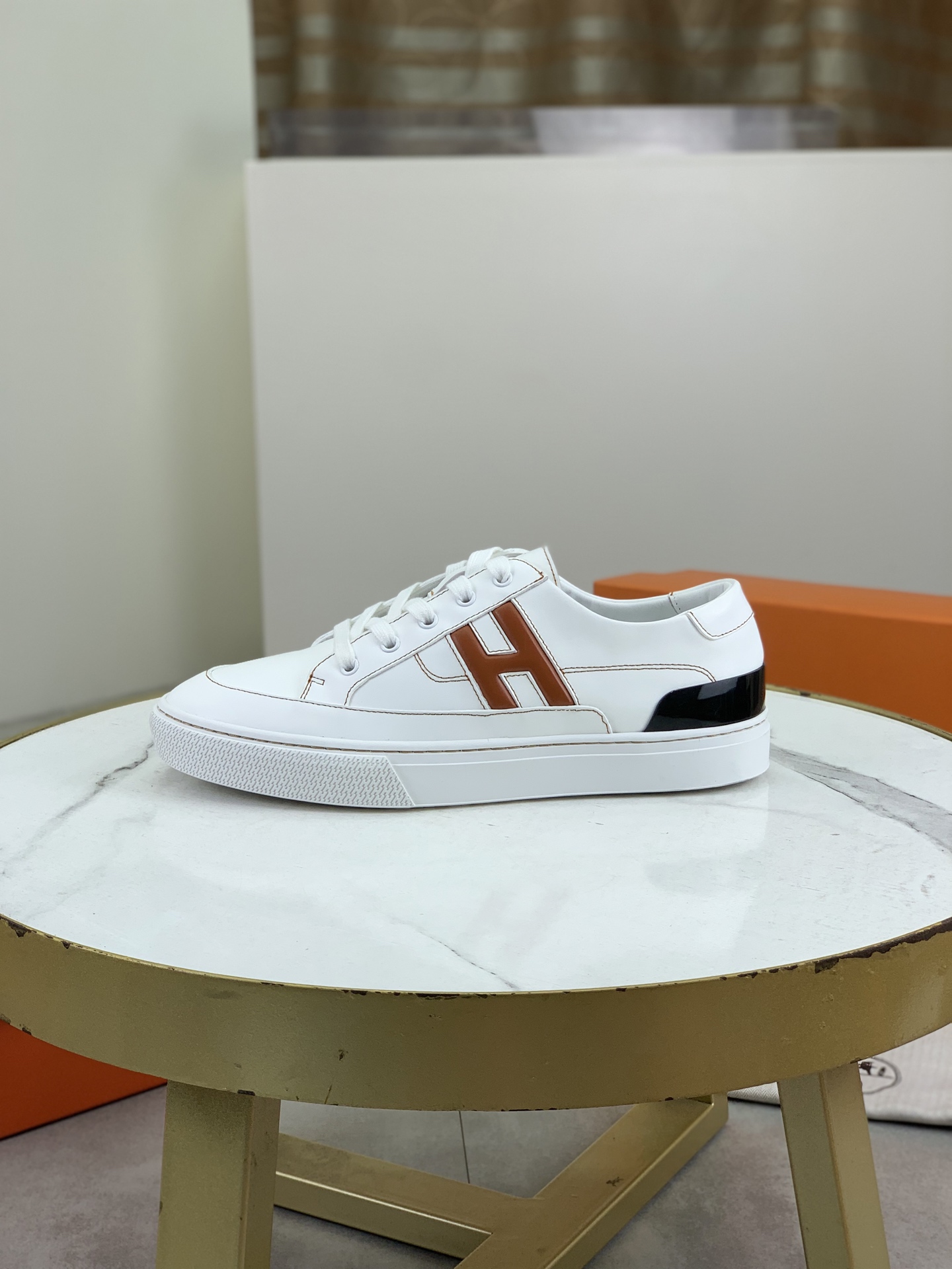 NO:355990,【HERMES】HERMES - High-end quality Original single - Upper calfskin, laser punch brand totem craft, shoe elastic elastic band, shoe tongue silk screen brand logo - Imported cowhide inside - Outsole ultra-light TPR·rubber; molded outsole - Ultra-high quality control·fine workmanship highlighted (high-end, noble, grade) -Size 38-44 (45 custom made),,hermes,hermes,cowhide19860909【 HERMES】爱马仕  -高端品质 原单 -鞋面小牛皮、激光打孔品牌图腾工艺、鞋口松紧伸缩带、鞋舌丝印品牌logo -内里进口牛皮 -大底超轻TPR·橡胶；成型大底 -超高品控·做工精细凸显(高端·贵气·档次) -Size 38-44（45 定做）,,hermes,hermes,cowhide,Men's shoes