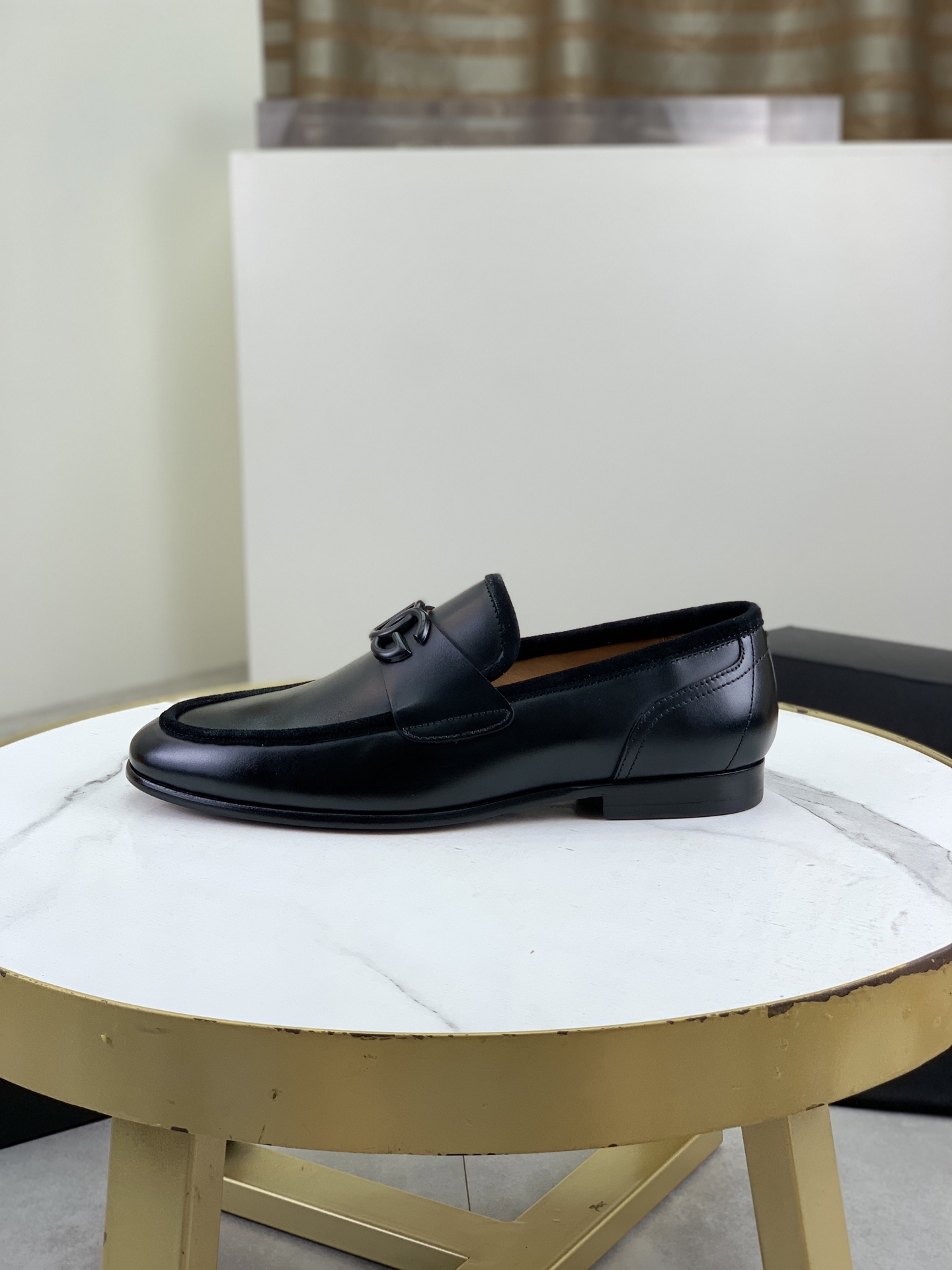 NO:555544,Top original quality genuine leather outsole series 'DOLCE&GABBANA [Dolce & Gabbana] ~ high quality.' DG lazy bean leather shoes, loved by many celebrities, adopt high-end imported first-layer calfskin splicing design + cowhide lining cowhide foot pads, simple and elegant, perfect interpretation of the latest inspiration for shoes, classic and fashionable integration, luxurious and dreamy, fashionable, suitable for drivers, lightweight and comfortable, light and breathable for outdoor travel, high-end quality, trustworthy  ,Using handmade original genuine leather outsole, size 39-45 (38 46 customized),,Dolce&Gabbana,Dolce&Gabbana,cowhide,Leather soles19860909顶级原单品质 真皮大底系列 专柜同步《DOLCE&GABBANA【杜嘉班纳】～高品质.》DG懒人豆豆皮鞋、众多明星至爱,采用高端进口头层小牛皮拼接设计+牛皮内里 牛皮垫脚,简约大气,完美诠释鞋履最新灵感,经典与时尚融为一体 奢华迷梦 驾凌时尚 适合司机驾车轻巧舒适,户外出行轻便透气 高端品质 值得信赖 ,采用手工原版真皮大底 码数39-45（38 46定做）,,Dolce&Gabbana,Dolce&Gabbana,cowhide,Leather soles,Men's shoes