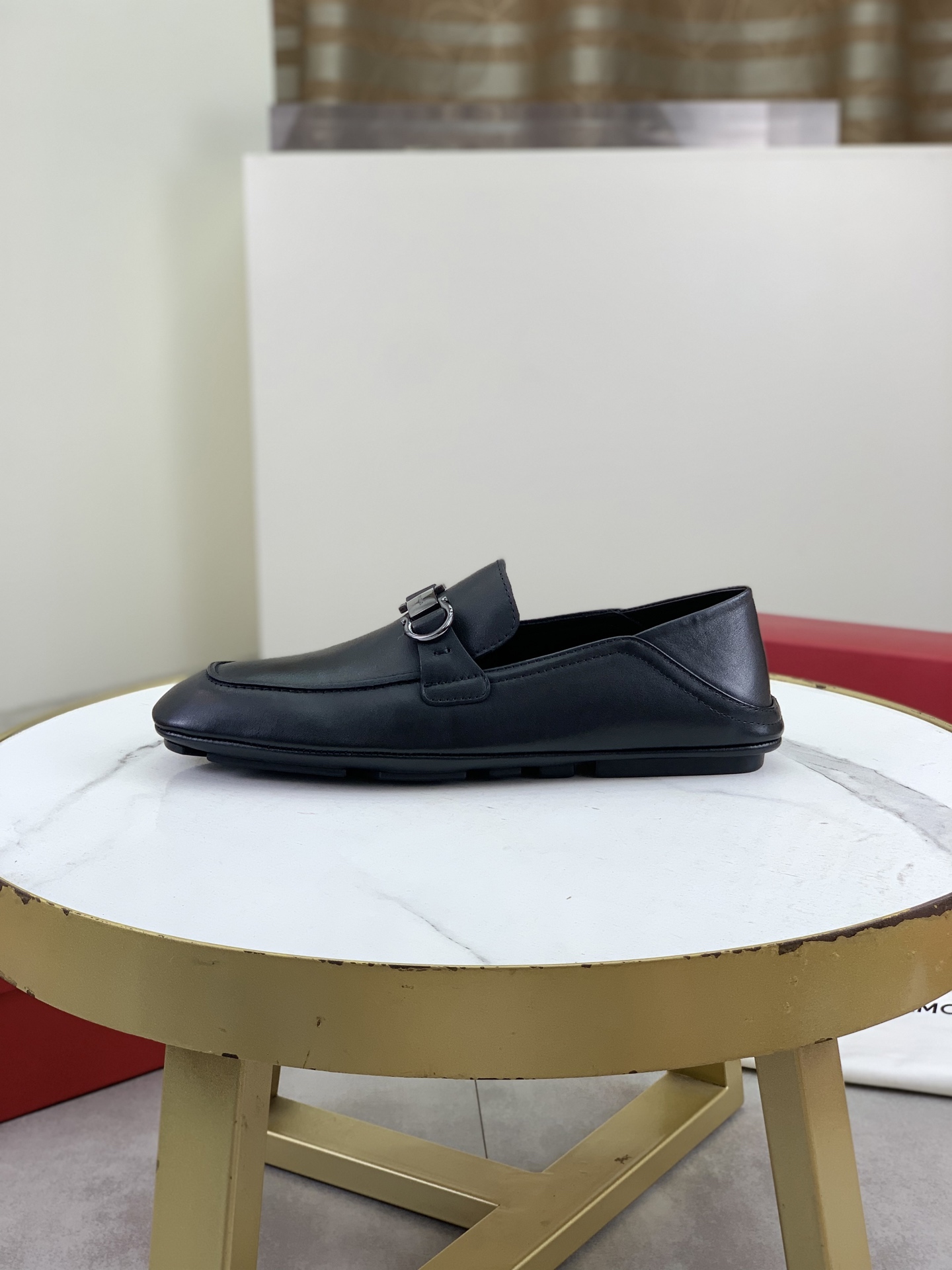 NO:345437,Top quality (one-legged series) [Salvatore Ferragamo] Ferragamo business leather shoes, 1:1 top purchasing quality, imported upper selected original polished calfskin, inner foot pads are all imported original water dyed cowhide, imported original custom sole, size 39-44 (38 45 46 can be customized),, louis vuitton, ferragamo, ferragamo, cowhide19860909顶级品质（一脚蹬系列）【Salvatore Ferragamo】菲拉格慕商务皮鞋,1:1顶级代购品质,鞋面进口精选原版擦色小牛皮,内里垫脚均用进口原版水染牛皮,进口原版订制大底,码数39-44（38 45 46可以定做）,,louis vuitton,ferragamo,ferragamo,cowhide,Men's shoes