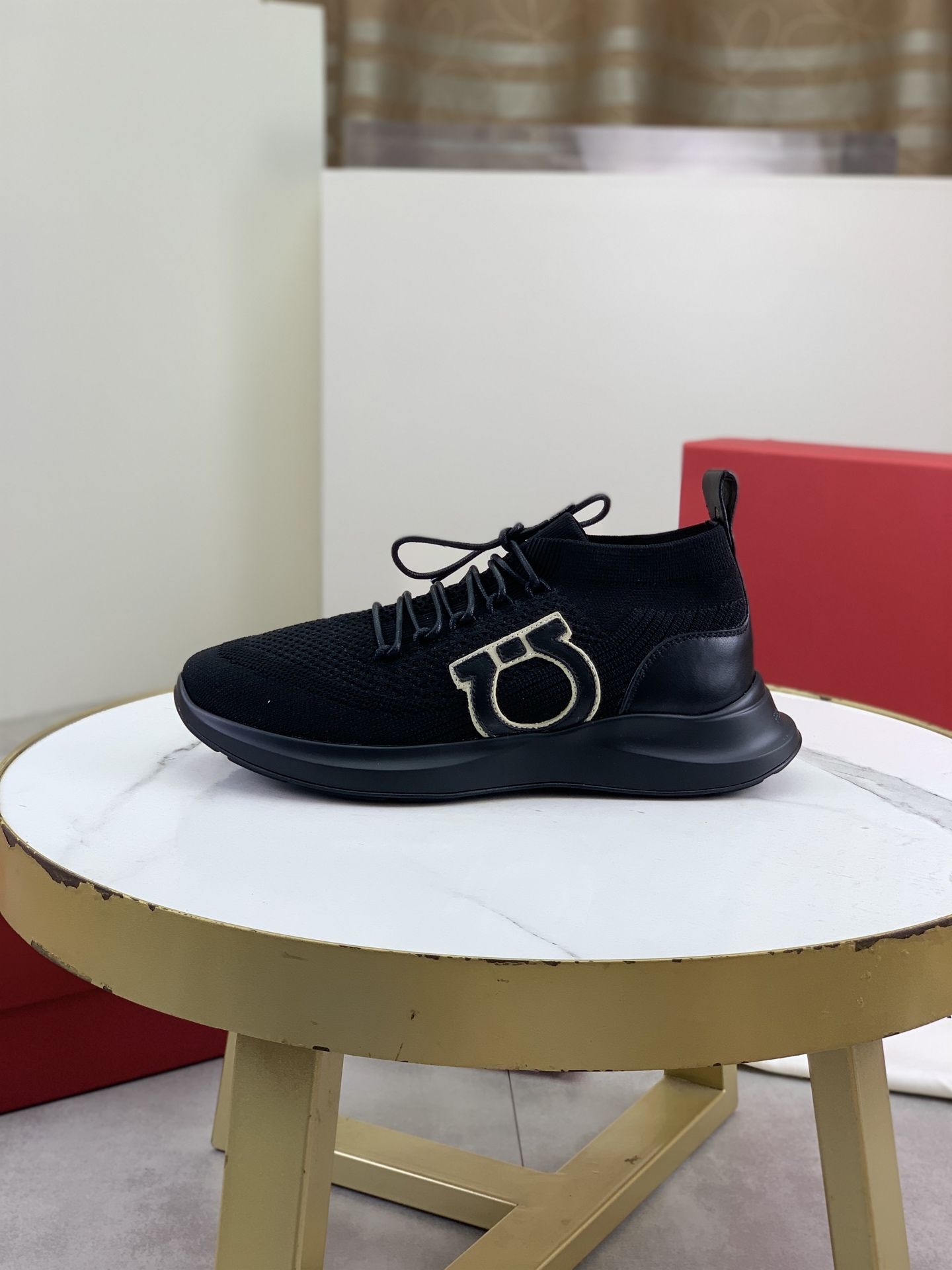 NO:353777,Top quality [Salvatore Ferragamo] Latest model Ferragamo business casual shoes, 1:1 top purchasing quality, imported upper selected original fly woven upper, inner foot pads are all imported original water dyed cowhide, imported original custom Italian handmade high-end lightweight TPU sole, size 39-44 (38 45 can be customized),, louis vuitton, ferragamo, ferragamo, cowhide19860909顶级品质【Salvatore Ferragamo】最新款 菲拉格慕商务休闲鞋,1:1顶级代购品质,鞋面进口精选原版飞织鞋面,内里垫脚均用进口原版水染牛皮,进口原版订制意大利手工高端轻便TPU大底,码数39-44（38 45可以定做）,,louis vuitton,ferragamo,ferragamo,cowhide,Men's shoes