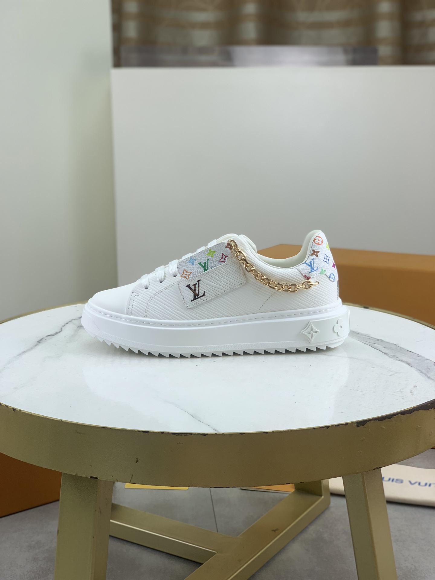 NO:355617,Top version [LOUIS VUITTON) Couple Crafts Series (Original) New LV Louis Vuitton - Top version LV classic high-top trendy shoes!  Use imported original craft calfskin, original breathable inner lining. Original wear-resistant, lightweight and high-end TPU bottom!  High-quality quality!  A variety of colors are available, size number for women 35-39, male 39-44 (female 40, male 45 customized),, louis vuitton,louis vuitton,louis vuitton,cowhide19860909顶级版本【LOUIS VUITTON）情侣工艺款 系列（原单）新款LV路易威登 ——顶级版本 LV经典高帮潮鞋！选用进口原版工艺小牛皮 原版透气内里.原版耐磨轻便高端TPU大底！高品质精品！多款颜色可选,码数女35-39 男39-44（女40 男45定做）,,louis vuitton,louis vuitton,louis vuitton,cowhide,Men's shoes