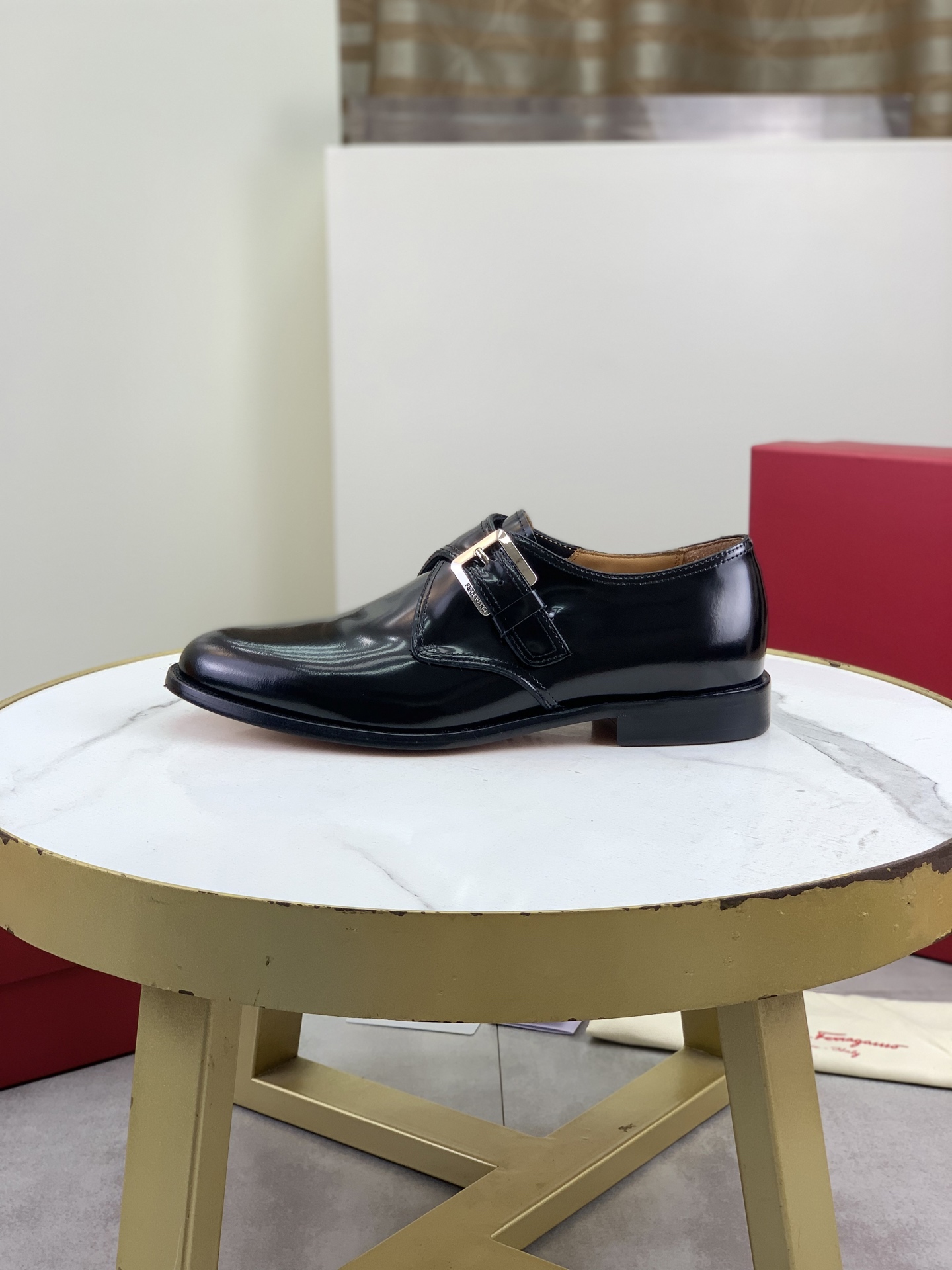NO:357746,Top quality (general leather outsole series) [Salvatore Ferragamo] Ferragamo business leather shoes, 1:1 top purchasing quality, imported upper selected original polished calfskin, inner foot pads are all imported original water dyed cowhide, imported original custom Italian handmade leather outsole, size 39-45 (38 46 can be customized),, louis vuitton, ferragamo, ferragamo, cowhide, Leather soles19860909顶级品质（真皮大底系列）【Salvatore Ferragamo】菲拉格慕商务皮鞋,1:1顶级代购品质,鞋面进口精选原版擦色小牛皮,内里垫脚均用进口原版水染牛皮,进口原版订制意大利手工真皮大底,码数39-45（38 46可以定做）,,louis vuitton,ferragamo,ferragamo,cowhide,Leather soles,Men's shoes