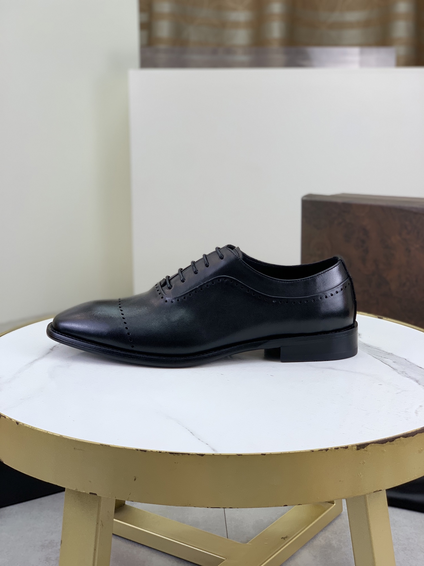 NO:346307,(Leather outsole series) Top version Stefano Ricci Stephen Law Nich Men's Leather Shoes Stone-patterned Calfskin Technology Fabric Elite Temperament | Strong contrasting tones highlight the upper line feel | Bright palladium-plated eyelets | Internal padded heel | Original high-end handmade leather outsole Black Brown Optional Size39-44 (45 46 Custom made), cowhide,Leather soles19860909（真皮大底系列） 顶级版本 Stefano Ricci史蒂芬劳.尼治男士皮鞋石头纹小牛皮科技面料精英气质 ｜强烈对比色调突出鞋面线条感｜明镀钯孔眼｜内部衬垫鞋跟｜原版高端手工真皮大底 黑色 棕色可选 Size39-44（45 46定做）,,cowhide,Leather soles,Men's shoes