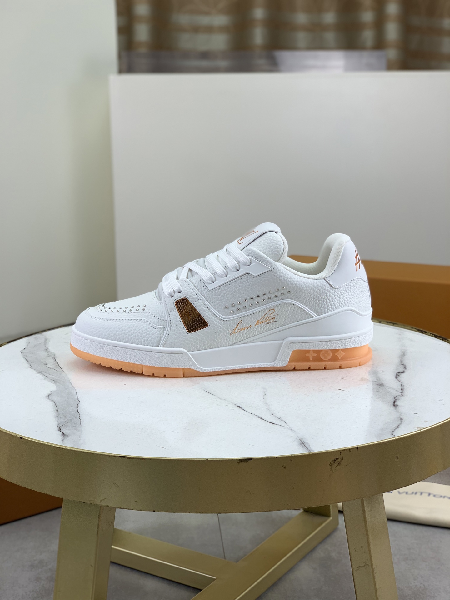 NO:356083,The top version of couples LOUIS VUITTON Counter Series (original list) new LV Louis Vuitton - Top version of LV classic high-top trendy shoes!  Use imported original calfskin with water-dyed cowhide inner lining. Original wear-resistant, lightweight and high-end TPU large sole!  High-quality quality!  A variety of colors are available, code count 35-45 (customized by men 38), louis vuitton, louis vuitton, louis vuitton, cowhide19860909情侣款顶级版本 LOUIS VUITTON 专柜系列（原单）新款LV路易威登 ——顶级版本 LV经典高帮潮鞋！选用进口原版小牛皮 水染牛皮内里.原版耐磨轻便高端TPU大底！高品质精品！多款颜色可选,码数35-45（男38定做）,,louis vuitton,louis vuitton,louis vuitton,cowhide,Men's shoes