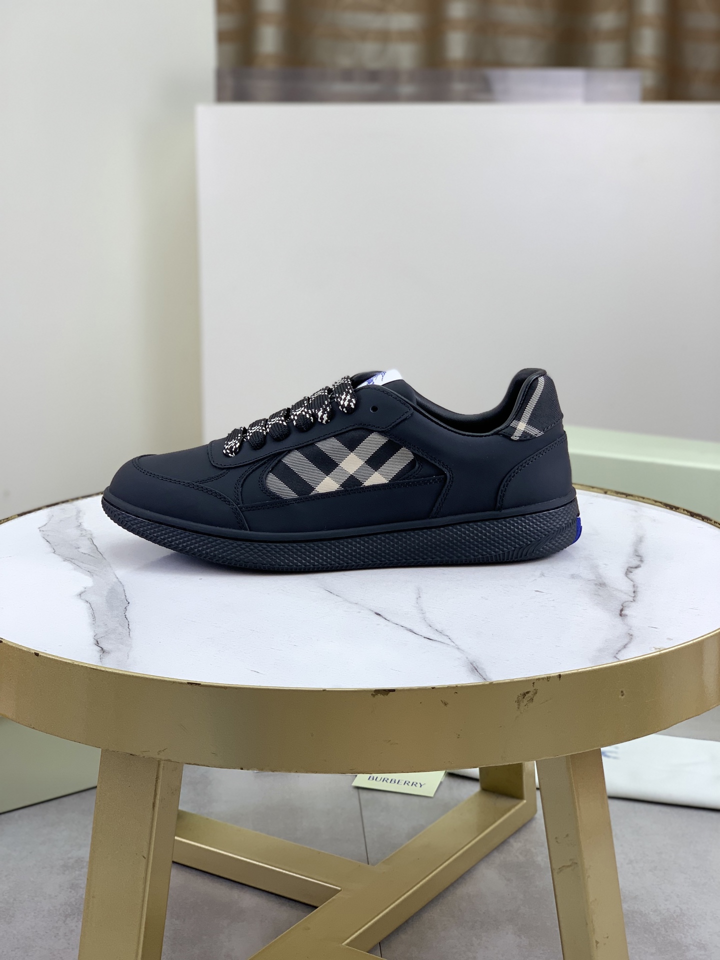 NO:356140,【BURBERRY】Burberry - High-end quality Original single - Imported upper original material - Inner lining cowhide inner lining, foot pad; water dye cowhide - Ultra-light TPR rubber; Two-color molded sole - Ultra-high quality control · Fine workmanship highlighted (high-end · noble · grade) -Size 39-45 (male 38 46 can be customized)· Multi-color color selection,,burberry,burberry,cowhide19860909【 BURBERRY】巴宝莉  -高端品质 原单 -鞋面进口原版材料 -内里牛皮内里,垫脚；水染牛皮 -大底超轻TPR橡胶; 双色成型大底 -超高品控·做工精细凸显(高端·贵气·档次) -Size 39-45（男38 46可订做)· 颜色多色可选,,burberry,burberry,cowhide,Men's shoes