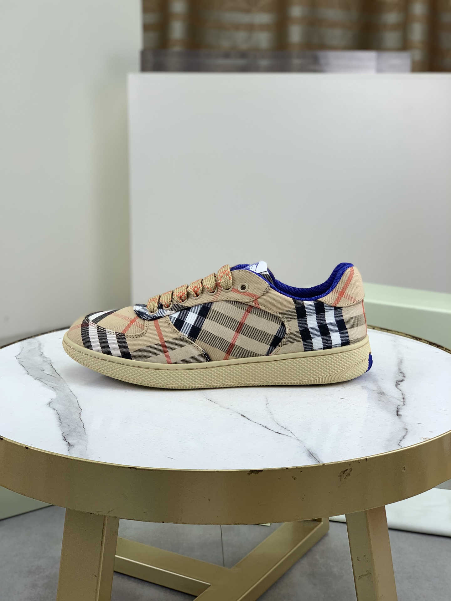 NO:356128,【BURBERRY】Burberry - High-end quality Original single (couple model) - Imported upper original material - Inner lining, inner lining, foot pad; water dyed cowhide - Ultra-light TPR rubber; Two-color molded sole - Ultra-high quality control · Fine workmanship highlighted (high-end, noble, grade) -Size 35-46 (male 38 46, female 35 40 customized)· 5 colors available, burberry, burberry, cowhide19860909【 BURBERRY】巴宝莉  -高端品质 原单（情侣款） -鞋面进口原版材料 -内里牛皮内里,垫脚；水染牛皮 -大底超轻TPR橡胶; 双色成型大底 -超高品控·做工精细凸显(高端·贵气·档次) -Size 35-46（男38 46 女35 40订做)· 颜色5色可选,,burberry,burberry,cowhide,Men's shoes