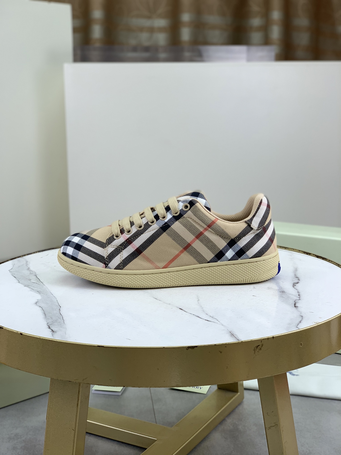 NO:356099,【BURBERRY】Burberry - High-end quality Original single - Imported upper original material - Inner lining cowhide inner lining, foot pad; water dye cowhide - Ultra-light TPR rubber; Two-color molded sole - Ultra-high quality control · Fine workmanship highlighted (high-end · noble · grade) -Size 38-46 (male 38 46 can be customized)· 4 colors available, burberry, burberry, cowhide19860909【 BURBERRY】巴宝莉  -高端品质 原单 -鞋面进口原版材料 -内里牛皮内里,垫脚；水染牛皮 -大底超轻TPR橡胶; 双色成型大底 -超高品控·做工精细凸显(高端·贵气·档次) -Size 38-46（男38 46可订做)· 颜色4色可选,,burberry,burberry,cowhide,Men's shoes