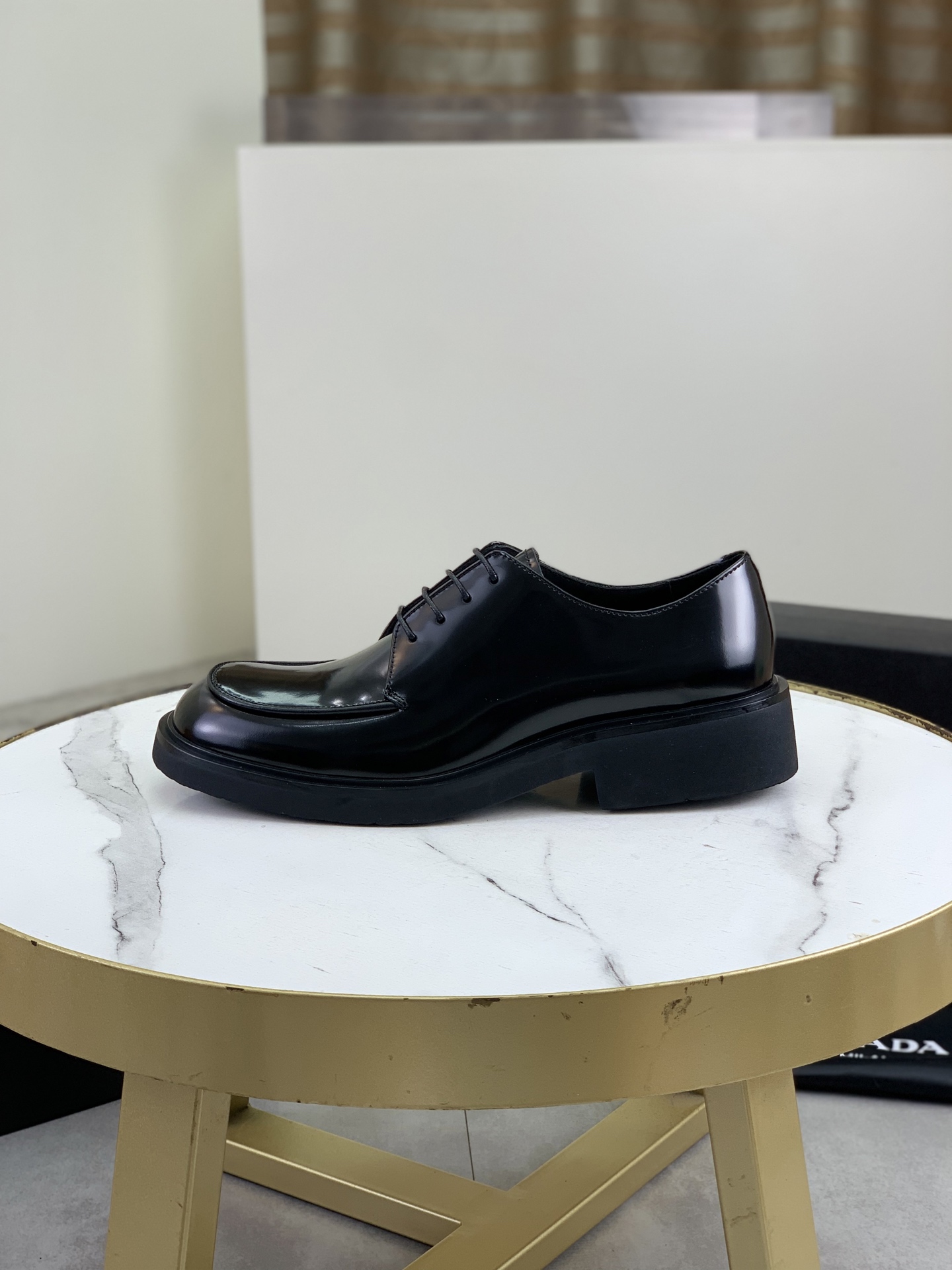 NO:346524,Original single quality, top version PRADA - Prada. Men's business and casual leather shoes, top cow goods. 1:1 shipment is luxurious and noble, all of which are imported original top layer delicate reverse cow leather, just to create a more comfortable wearing experience, the upper is comfortable to open the edge beads and polish the color calf leather, top imported water dye all cow lily, original high-end lightweight and comfortable TPU combination bottom number 39-44 (38 45 can be customized), prada, cowhide19860909原单品质,顶级版本 ＰＲＡＤＡ——普拉达.男士商务休闲皮鞋,顶级牛货.1:1出货奢华尊贵、全部采用进口原版头层细腻反毛牛皮,只为打造更为舒适的穿着体验,鞋面原版舒适开边珠擦色小牛皮顶级进口水染全牛里,原版高端轻便舒适TPU组合底码数39-44（38 45 可以定做）,,prada,cowhide,Men's shoes