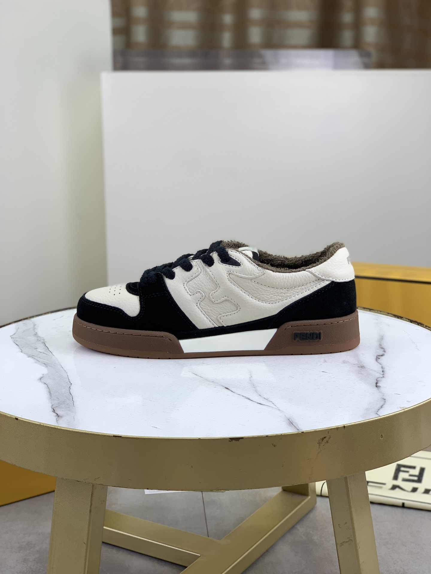 NO:353131,Top quality Fendi Original 1:1 Top version——Fendi Original imported cowhide casual sports and casual shoes imported original towels developed in season, original imported wear-resistant cowhide sole; after countless adjustments, the original version has been adjusted to create such a perfect effect, and the matching is more personalized, trendy men must have private. Multiple colors are available. Number of 35-45 (customized for 45), fendi, cowhide19860909顶级品质芬迪 原版 1:1顶级版本———芬迪 原板进口牛皮休闲运动休闲鞋进口原版毛巾里季开发,原版进口耐磨牛皮大底；经历无数次调整,才调整出原版一样如此完美的效果,搭配更显个性哦潮男必备私 多款颜色可选 码数 35-45（45定做）,,fendi,cowhide,Men's shoes