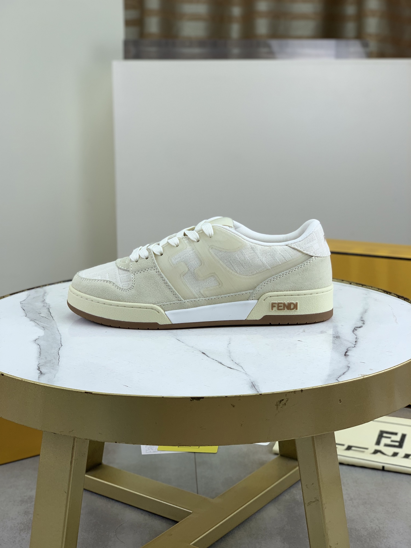 NO:353145,Top quality Fendi Original 1:1 Top version——Fendi Original imported cowhide casual sports and casual shoes imported from original net Brice, original imported wear-resistant cowhide sole; after countless adjustments, the original version has been adjusted to create such a perfect effect, and the matching is more personalized, trendy men must have private. Multiple colors are available. Number of 38-45 (customized for 45), fendi, cowhide19860909顶级品质芬迪 原版 1:1顶级版本———芬迪 原板进口牛皮休闲运动休闲鞋进口原版网布里季开发,原版进口耐磨牛皮大底；经历无数次调整,才调整出原版一样如此完美的效果,搭配更显个性哦潮男必备私 多款颜色可选 码数 38-45（45定做）,,fendi,cowhide,Men's shoes