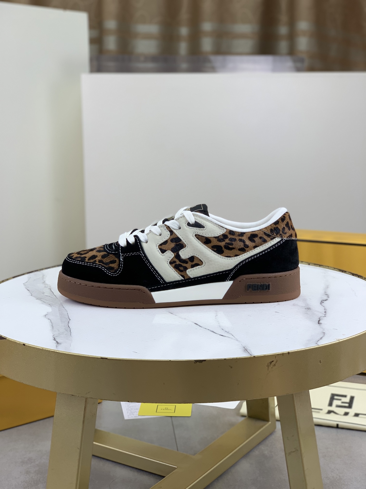 NO:353166,Top quality Fendi Original 1:1 Top version——Fendi Original imported cowhide casual sports and casual shoes imported original towels developed in season, original imported wear-resistant cowhide sole; after countless adjustments, the original version has been adjusted to create such a perfect effect, and the matching is more personalized, trendy men must have private. Multiple colors are available. Number of 35-45 (customized for 45), fendi, cowhide19860909顶级品质芬迪 原版 1:1顶级版本———芬迪 原板进口牛皮休闲运动休闲鞋进口原版毛巾里季开发,原版进口耐磨牛皮大底；经历无数次调整,才调整出原版一样如此完美的效果,搭配更显个性哦潮男必备私 多款颜色可选 码数 35-45（45定做）,,fendi,cowhide,Men's shoes