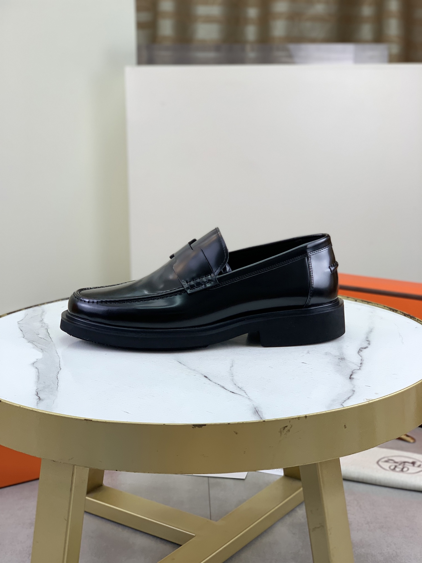 NO:357308,Top version Brand Hermès (Hermès) standard men's code 39-45 (38 and 46 can be customized) grade official website same style Original single-quality material Original soft calfskin Water-dyed cowhide inner Original Italian imported foam outsole style category Men's fashion Formal casual leather shoes Foot-sleeved men's shoes series Young fashion European and American trend British style Color 3 colors available, Hermes, hermes, cowhide19860909顶级版本 品牌Hermès（爱马仕）标准码男码39-45（38、46可以定做）等级官网同款 原单品质材料原版柔软小牛皮 水染牛皮内里 原版意大利进口发泡大底款式类别男士时尚 正装休闲皮鞋 套脚款男鞋系列 年轻时尚 欧美潮流 英伦风格 颜色3色可选,,hermes,hermes,cowhide,Men's shoes