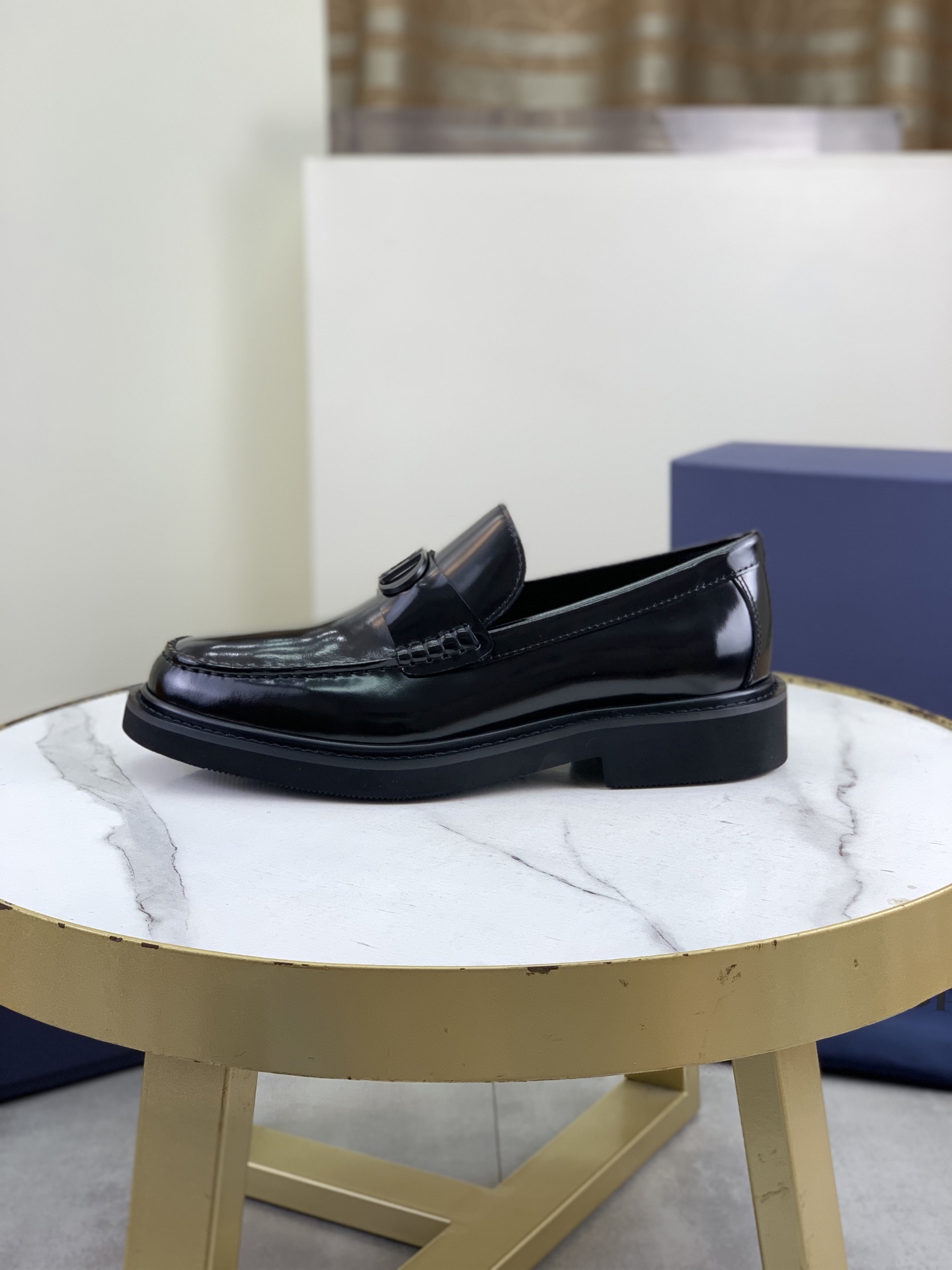 NO:558327,Original quality, top version DIOR - Dior men's business casual leather shoes, top quality products. 1:1 shipment is luxurious and noble. All imported original brand fabrics are used, just to create a more comfortable wearing experience. The original version of the upper is selected from open edge beaded calfskin, top imported water-dyed full cow lining, the original lightweight and comfortable foam outsole, size 39-44 (38.45 can be customized), dior, dior, cowhide19860909原单品质,顶级版本 DIOR——迪奥 男士商务休闲皮鞋,顶级牛货.1:1出货奢华尊贵全部采用进口原版品牌布料,只为打造更为舒适的穿着体验,鞋面原版精选开边珠小牛皮顶级进口水染全牛里,原版轻便舒适发泡大底码数39-44（38.45可以定做）,,dior,dior,cowhide,Men's shoes