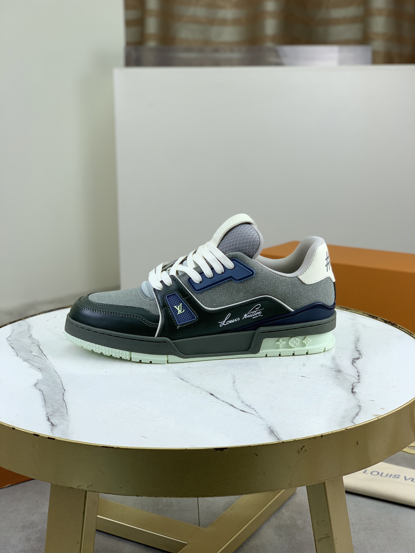 NO:589753,The latest color, the top version [LOUIS VUITTON] (original order), the most popular new LV Louis Vuitton * - the top version of LV classic trendy shoes!  Use imported original lining and original wear-resistant and lightweight TPU outsole!  High quality products!  3 colors available, sizes 35-39 for women and 39-45 for men, louis vuitton, louis vuitton, louis vuitton19860909最新色 顶级版本【LOUIS VUITTON）（原单）最情侣新款LV路易威登 *——顶级版本 LV经典潮鞋！选用进口原版内里.原版耐磨轻便TPU大底！高品质精品！3款颜色可选,码数女35-39 男39-45,,louis vuitton,louis vuitton,louis vuitton,Men's shoes