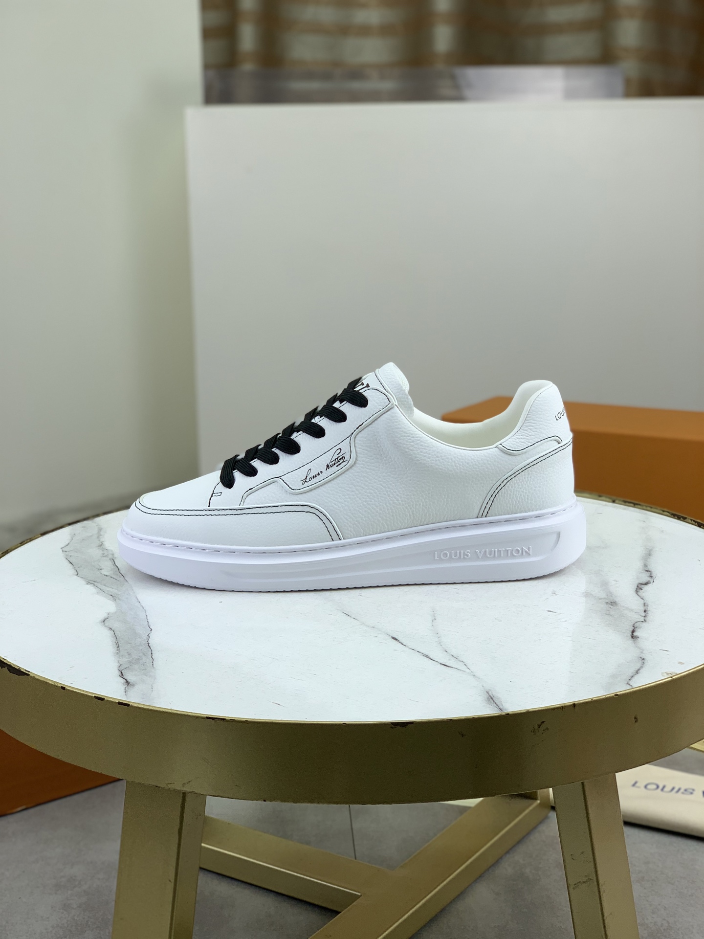 NO:589746,Top version [LOUIS VUITTON] (original order) the latest LV Louis Vuitton* - Top version LV classic trendy shoes!  Made of imported original cowhide, water-dyed cowhide lining. Original wear-resistant, lightweight foam outsole!  High quality products!  4 colors available, code size 39-45 (46 customized), louis vuitton, louis vuitton, louis vuitton, cowhide19860909顶级版本【LOUIS VUITTON）（原单）最新款LV路易威登 *——顶级版本 LV经典潮鞋！选用进口原版牛皮 水染牛皮内里.原版耐磨轻便发泡大底！高品质精品！4款颜色可选,码数39-45 (46 定做),,louis vuitton,louis vuitton,louis vuitton,cowhide,Men's shoes