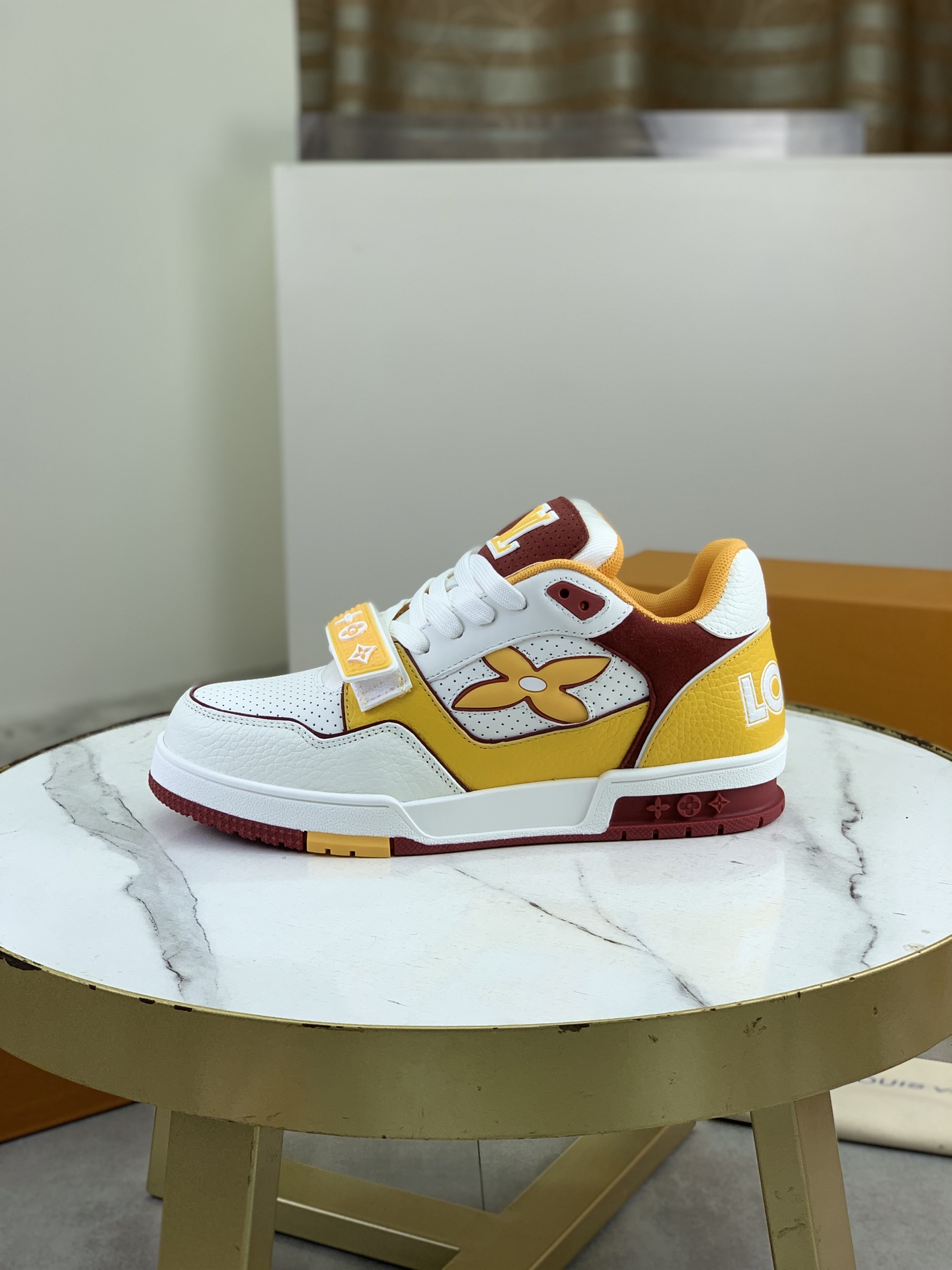 NO:604424,The latest color, the top version [LOUIS VUITTON] (original order), the most popular new LV Louis Vuitton * - the top version of LV classic trendy shoes!  Use imported original lining and original wear-resistant and lightweight TPU outsole!  High quality products!  3 colors available, sizes 35-46, louis vuitton, louis vuitton, louis vuitton19860909最新色 顶级版本【LOUIS VUITTON）（原单）最情侣新款LV路易威登 *——顶级版本 LV经典潮鞋！选用进口原版内里.原版耐磨轻便TPU大底！高品质精品！3款颜色可选,码数35-46,,louis vuitton,louis vuitton,louis vuitton,Men's shoes