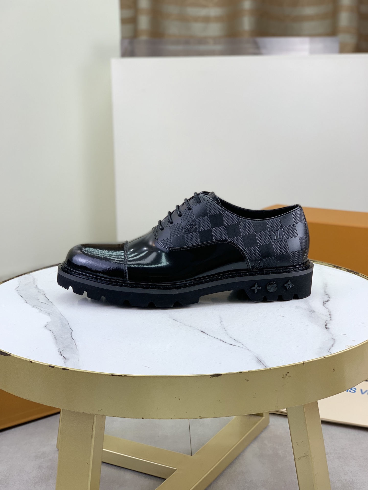 NO:604929,Top version LOUIS VUITTON [Louis Denwei] - LV men's business casual leather shoes, luxurious and noble, all made of imported original cowhide, just to create a more comfortable wearing experience, the upper is made of original high-end calfskin imported soft cowhide, the original lightweight foam outsole, 3 colors available, code number 39-44 (38.45 46 can be customized and non-returnable),, louis vuitton, louis vuitton, louis vuitton, cowhide19860909顶级版本 LOUIS VUITTON【路易登威】—LV男士商务休闲皮鞋,奢华尊贵全部采用进口原版牛皮,只为打造更为舒适的穿着体验,鞋面原版高端小牛皮进口柔软牛皮里,原版轻便发泡大底 颜色3色可选 码数39-44（38.45 46可定做不退换）,,louis vuitton,louis vuitton,louis vuitton,cowhide,Men's shoes