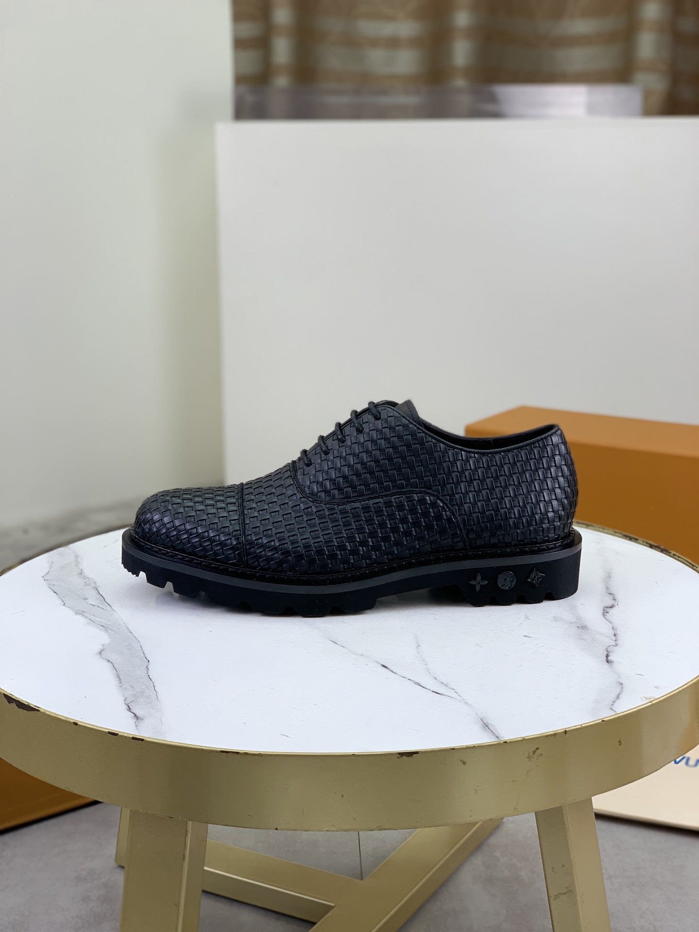 NO:604933,Top version LOUIS VUITTON [Louis Denwei] - LV men's business casual leather shoes, luxurious and noble, all made of imported original cowhide, just to create a more comfortable wearing experience, the upper is made of original high-end calfskin imported soft cowhide, the original lightweight foam outsole, color black optional, code number 39-44 (38.45 46 can be customized and non-returnable),, louis vuitton, louis vuitton, louis vuitton, cowhide19860909顶级版本 LOUIS VUITTON【路易登威】—LV男士商务休闲皮鞋,奢华尊贵全部采用进口原版牛皮,只为打造更为舒适的穿着体验,鞋面原版高端小牛皮进口柔软牛皮里,原版轻便发泡大底 颜色黑色可选 码数39-44（38.45 46可定做不退换）,,louis vuitton,louis vuitton,louis vuitton,cowhide,Men's shoes