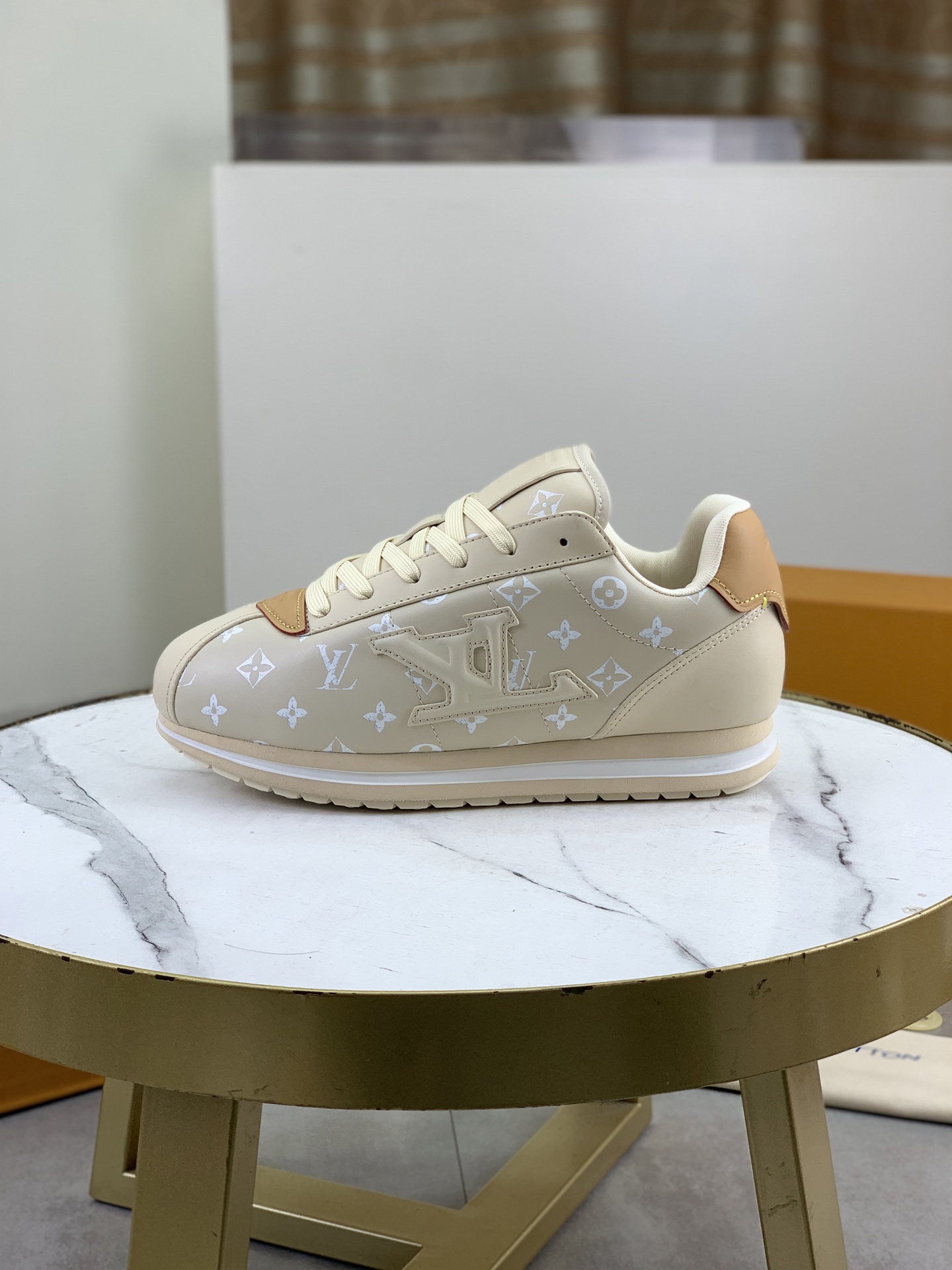 NO:621333,The latest top version [LOUIS VUITTON] (original order) the most couple's new LV Louis Vuitton* - top version LV classic trendy shoes!  Use imported original lining and original wear-resistant and lightweight TPU outsole!  High quality products!  4 colors available, sizes 35-45 (customized for men 38 and 46), louis vuitton, louis vuitton, louis vuitton19860909最新款 顶级版本【LOUIS VUITTON）（原单）最情侣新款LV路易威登 *——顶级版本 LV经典潮鞋！选用进口原版内里.原版耐磨轻便TPU大底！高品质精品！4款颜色可选,码数35-45（男38 46定做）,,louis vuitton,louis vuitton,louis vuitton,Men's shoes