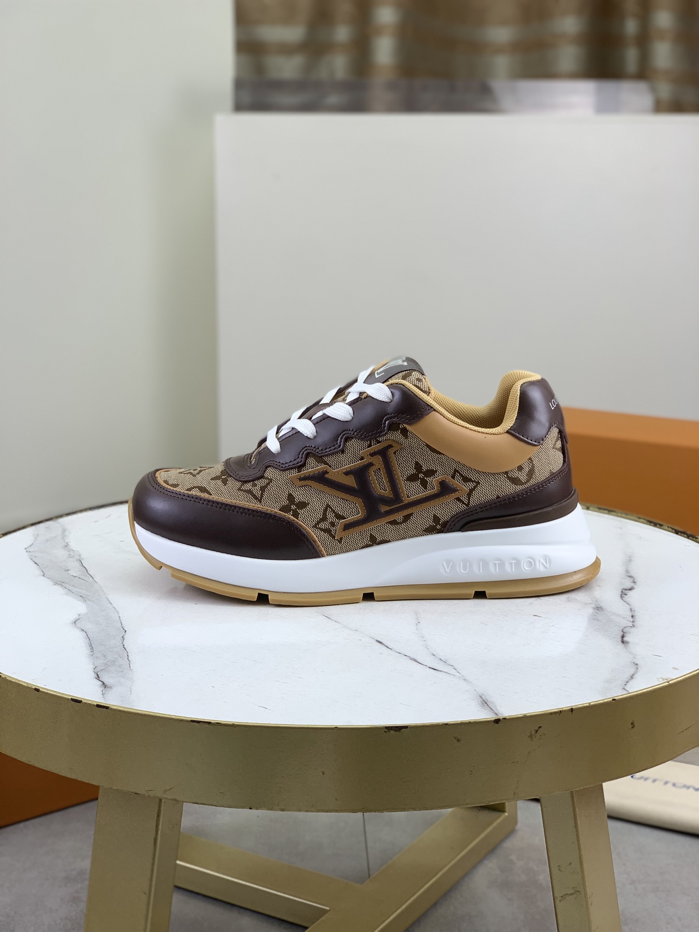 NO:664338,Top version [LOUIS VUITTON] Couple craft model counter series (original order) new LV Louis Vuitton - top version LV classic high-top trendy shoes!  Made of imported original craft calfskin, original breathable lining, and original wear-resistant, lightweight, high-end TPU outsole!  High quality products!  3 colors available, male size 39-44 (45 46 customized), louis vuitton, louis vuitton, louis vuitton, cowhide19860909顶级版本【LOUIS VUITTON）情侣工艺款 专柜系列（原单）新款LV路易威登 ——顶级版本 LV经典高帮潮鞋！选用进口原版工艺小牛皮 原版透气内里.原版耐磨轻便高端TPU大底！高品质精品！3款颜色可选,码数男39-44（45 46定做）,,louis vuitton,louis vuitton,louis vuitton,cowhide,Men's shoes