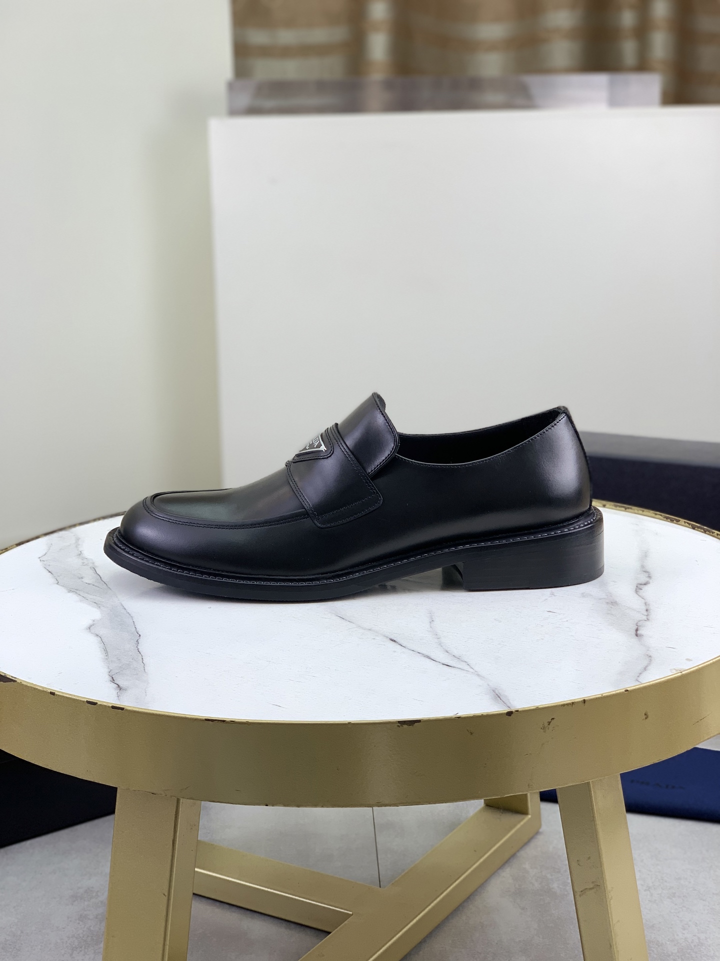 NO:664993,(Genuine leather outsole series) Original quality, top version PRADA - Prada. Men's business casual leather shoes, top quality leather shoes. 1:1 shipment luxury and noble. All imported original color-changed cowhide, just to create a more comfortable wearing experience. The original comfortable upper is selected high-end color-changed calfskin, top imported water-dyed full cow lining, the original lightweight and comfortable high-grade genuine leather outsole size 39-44 (38 45 46  47 can be customized),,prada,cowhide,Leather soles19860909（真皮大底系列）原单品质,顶级版本 ＰＲＡＤＡ——普拉达.男士商务休闲皮鞋,顶级牛货.1:1出货奢华尊贵全部采用进口原版改色牛皮,只为打造更为舒适的穿着体验,鞋面原版舒适精选高端改色小牛皮顶级进口水染全牛里,原版轻便舒适高级真皮大底码数39-44（38 45 46 47可以定做）,,prada,cowhide,Leather soles,Men's shoes