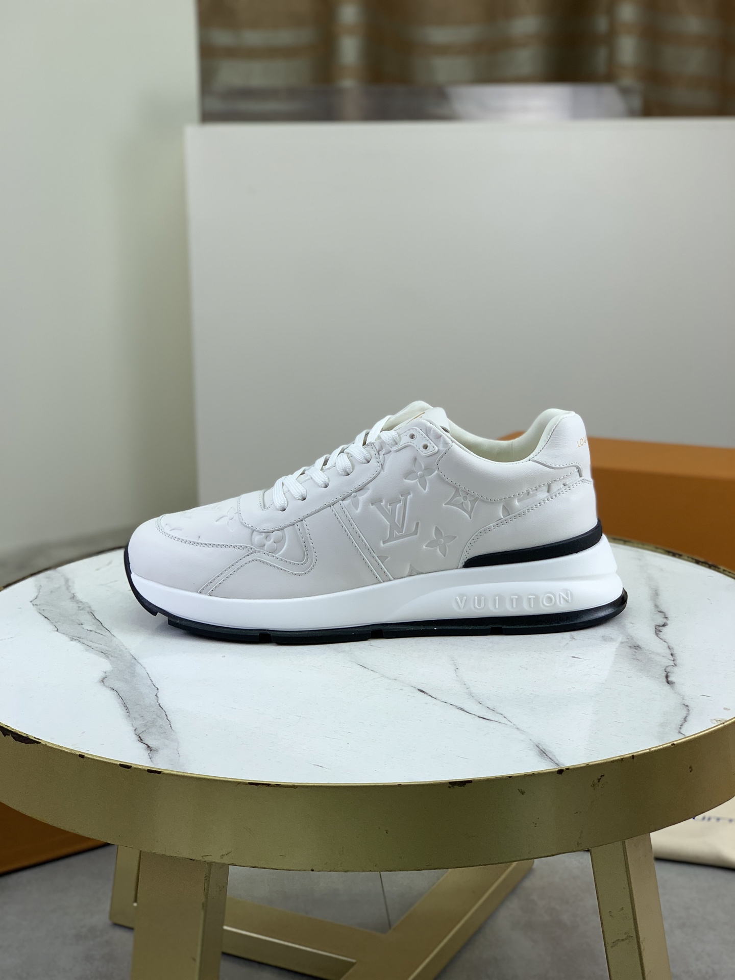 NO:665318,Top version [LOUIS VUITTON] counter series (original order) new LV Louis Vuitton - top version LV classic high-top trendy shoes!  Made of imported original craft calfskin, original breathable lining, and original wear-resistant, lightweight, high-end TPU outsole!  High quality products!  3 colors available, male size 39-44 (38 45 customized), louis vuitton, louis vuitton, louis vuitton, cowhide19860909顶级版本【LOUIS VUITTON）专柜系列（原单）新款LV路易威登 ——顶级版本 LV经典高帮潮鞋！选用进口原版工艺小牛皮 原版透气内里.原版耐磨轻便高端TPU大底！高品质精品！3款颜色可选,码数男39-44（38 45 定做）,,louis vuitton,louis vuitton,louis vuitton,cowhide,Men's shoes