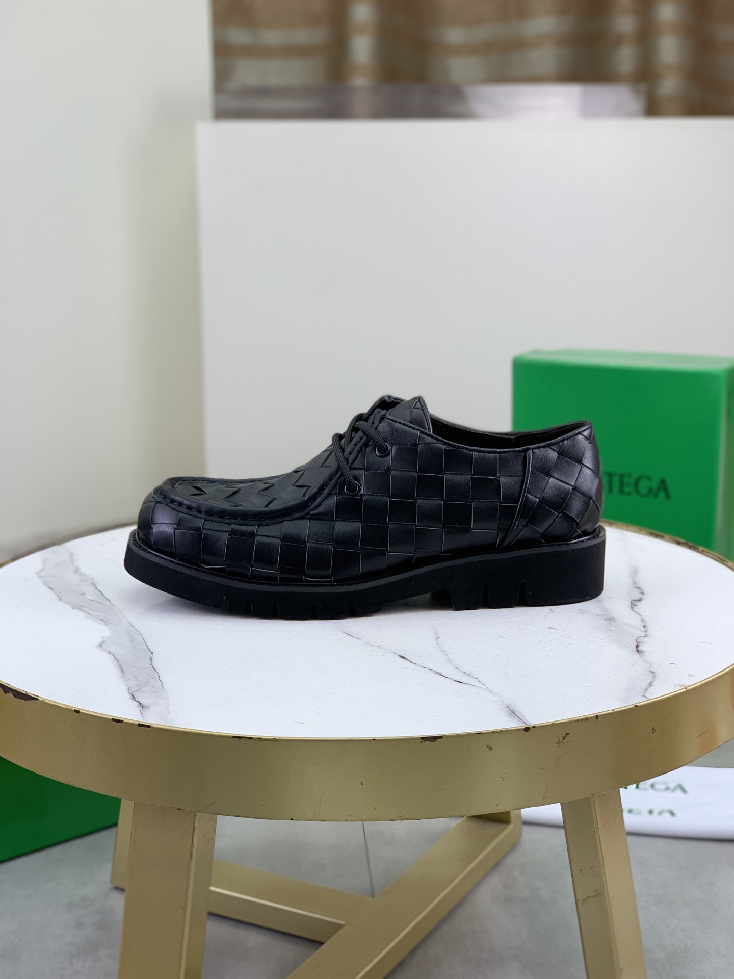 NO:680208,BOTTEGA VENETA high-quality top handicrafts, Bottega Venetian counters are equipped with the same as the original factory, the high-top boots are made of cowhide fabric imported from Italy, the breathable cowhide lining is comfortable, the soles are specially provided by the original factory, the exclusive movable molded soles are super comfortable, original factory orders, high quality, you can enter and exit the counter at will, welcome to compare, women's size 35-39 (order 34 40 41) men's size 39-44 (order 38  45 46 47) 46,47 plus,,bottega veneta,bottega veneta,boots,cowhide19860909BOTTEGA VENETA 高品质 顶级工艺品 葆蝶家 专柜同原厂配置,靴子高帮鞋面意大利进口牛皮面料,透气牛皮内里舒适,鞋底原厂特供原版底,独家活动成型底超级舒适,原厂跟单货,高品质,可随意进出专柜,欢迎对比,女码 35-39（订 34 40 41）男码 39-44（订 38 45 46 47）46,47加,,bottega veneta,bottega veneta,boots,cowhide,Men's shoes